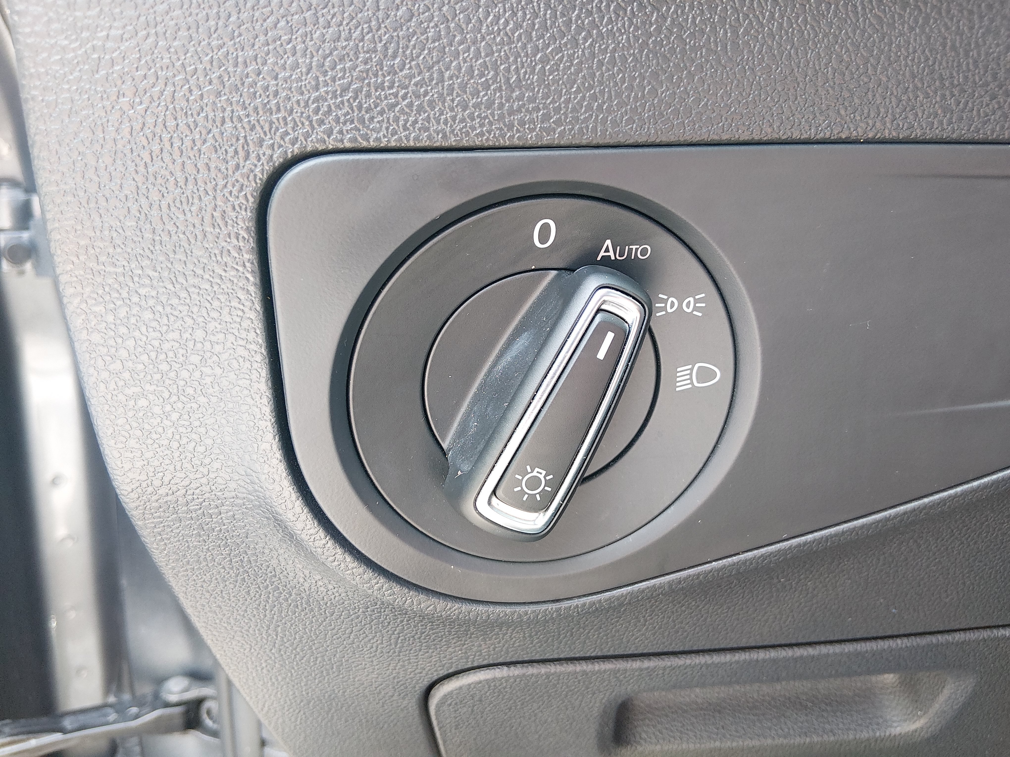2024 Volkswagen Tiguan SE - Photo 13