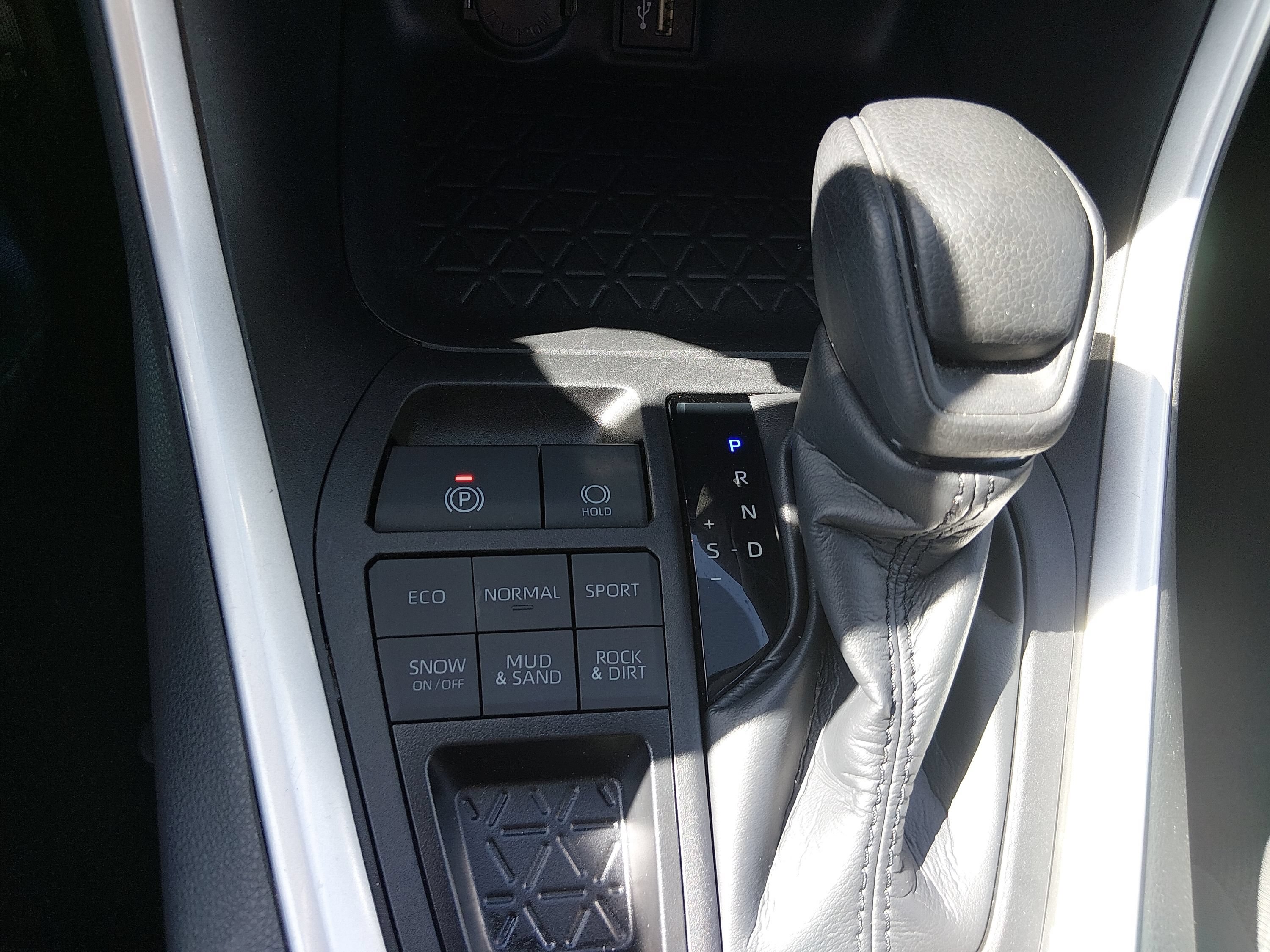 2024 Toyota RAV4 XLE - Photo 19