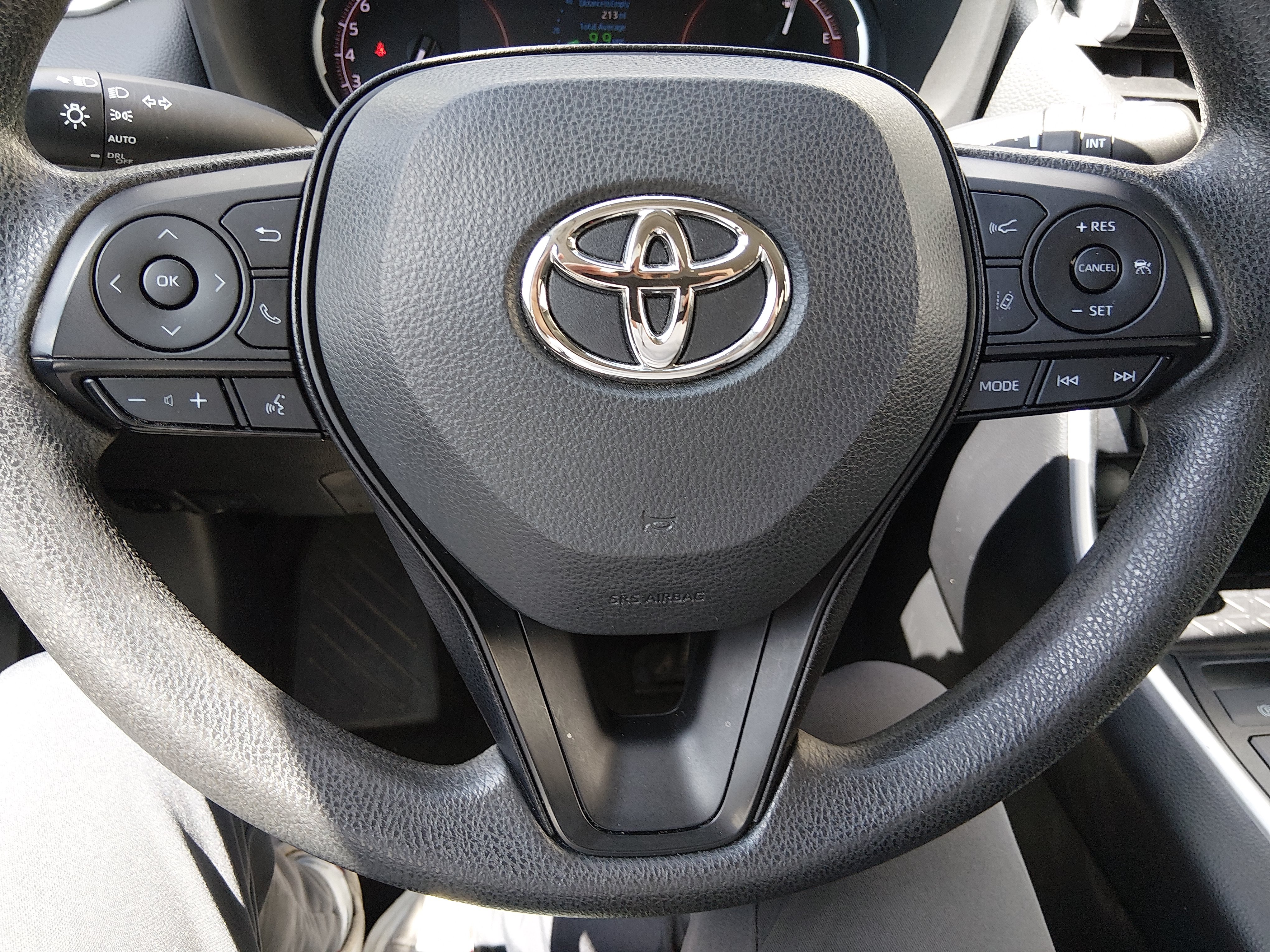 2023 Toyota RAV4 XLE - Photo 12