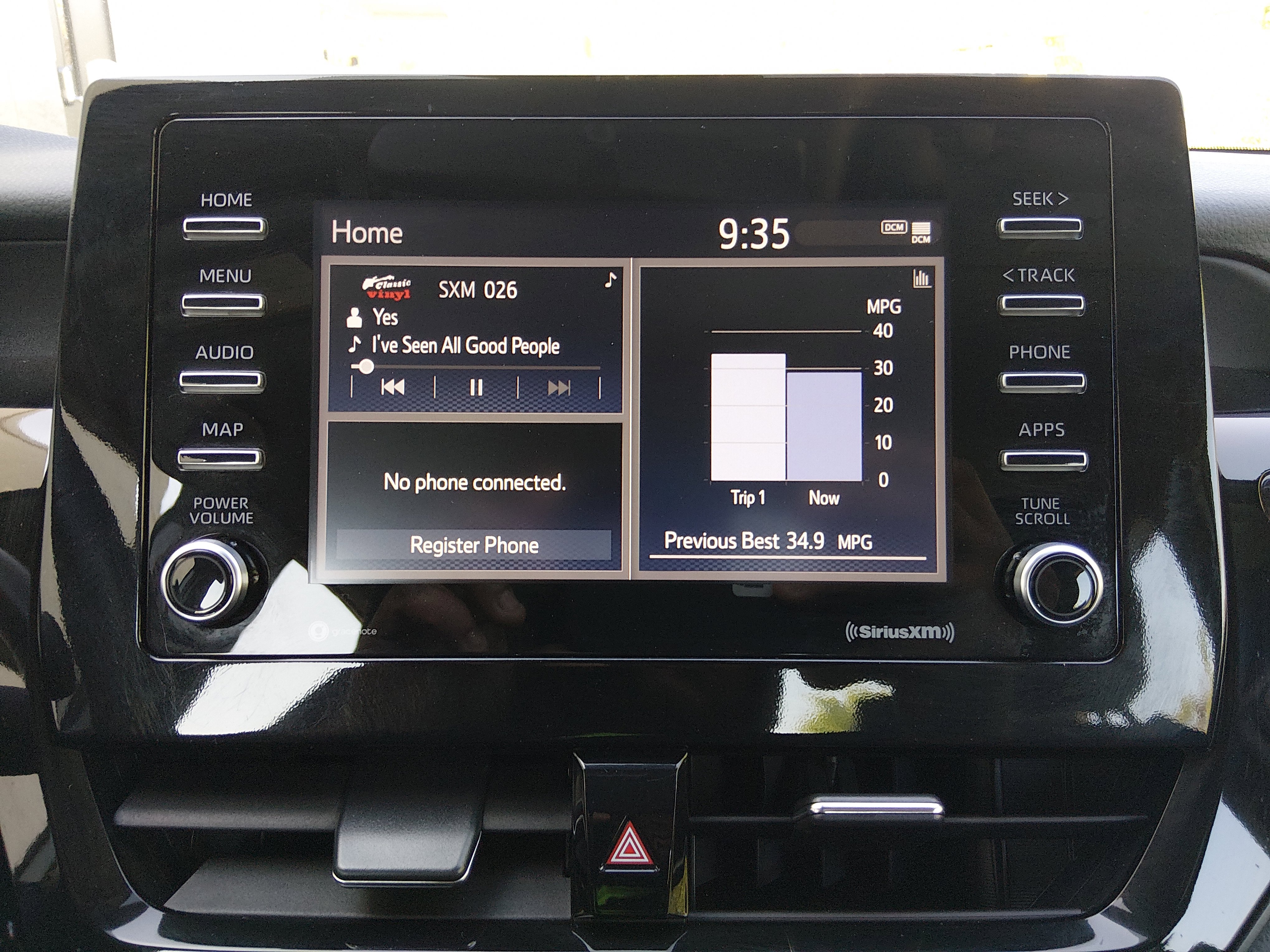 2024 Toyota Camry SE - Photo 18