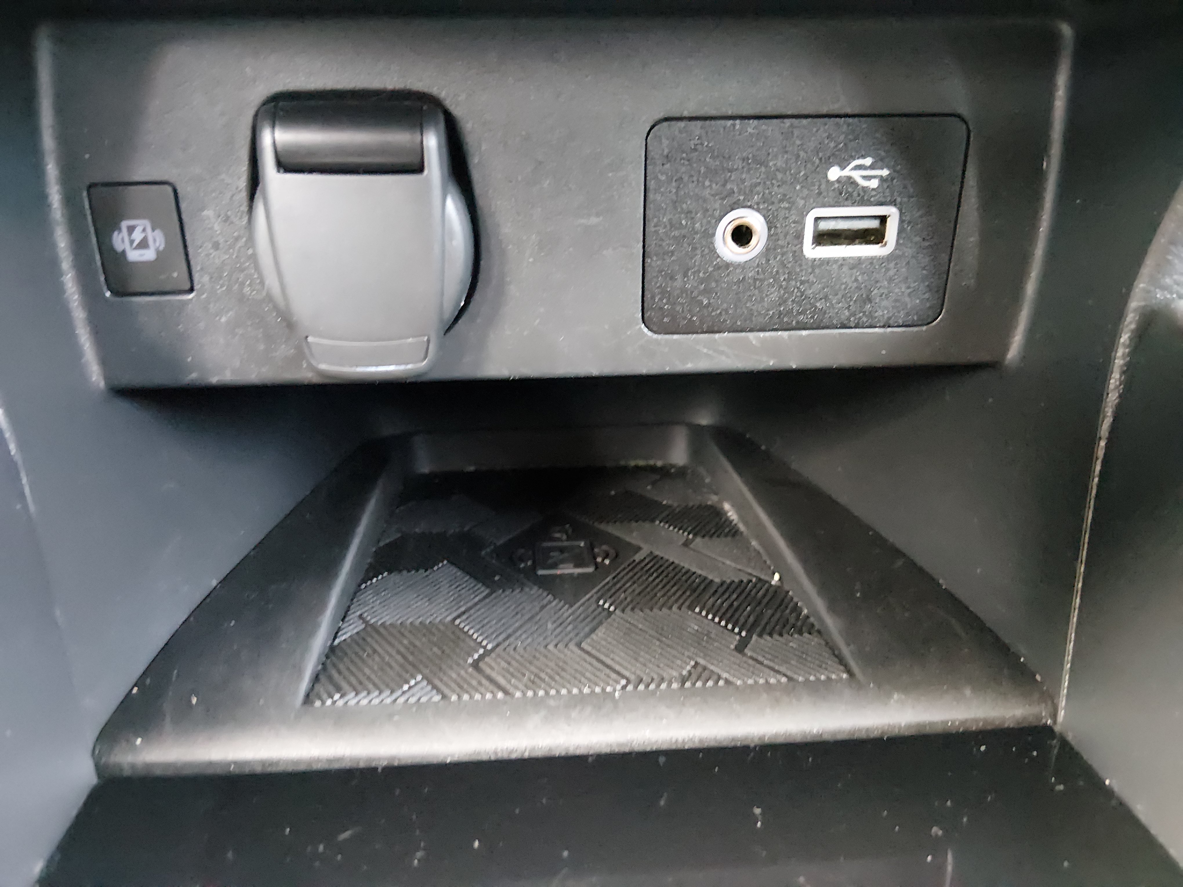 2024 Nissan Versa Sedan SV - Photo 17