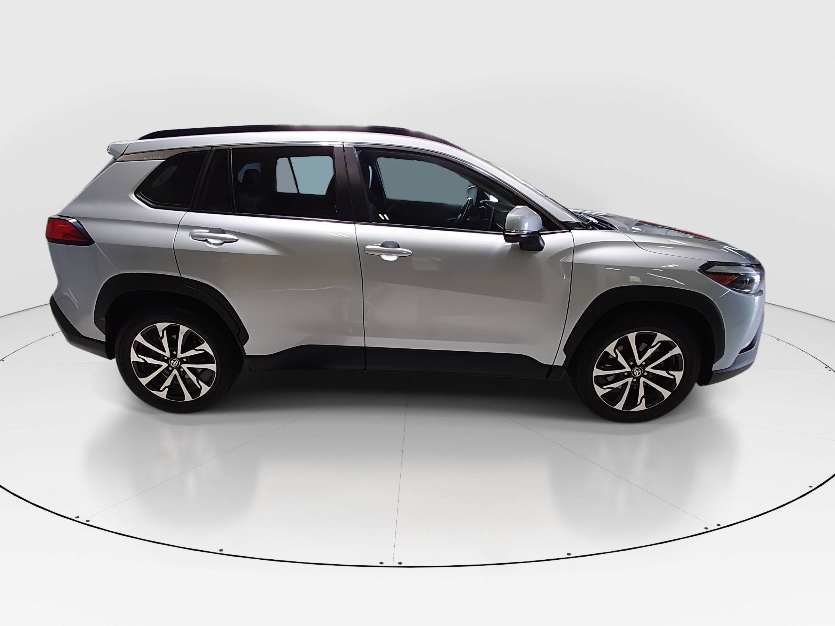 2024 Toyota Corolla Cross XLE - Photo 8