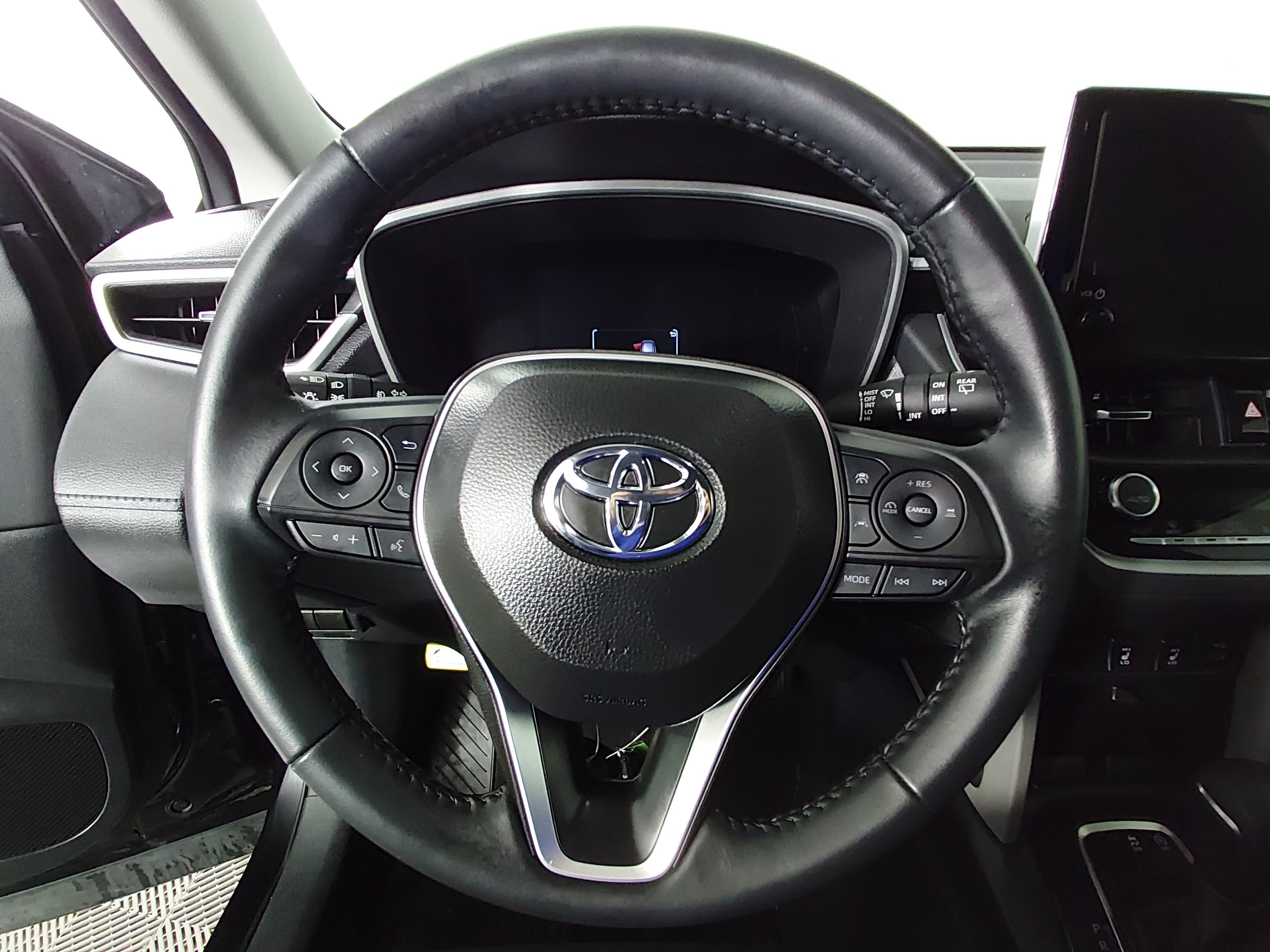 2025 Toyota Corolla Cross XLE - Photo 12