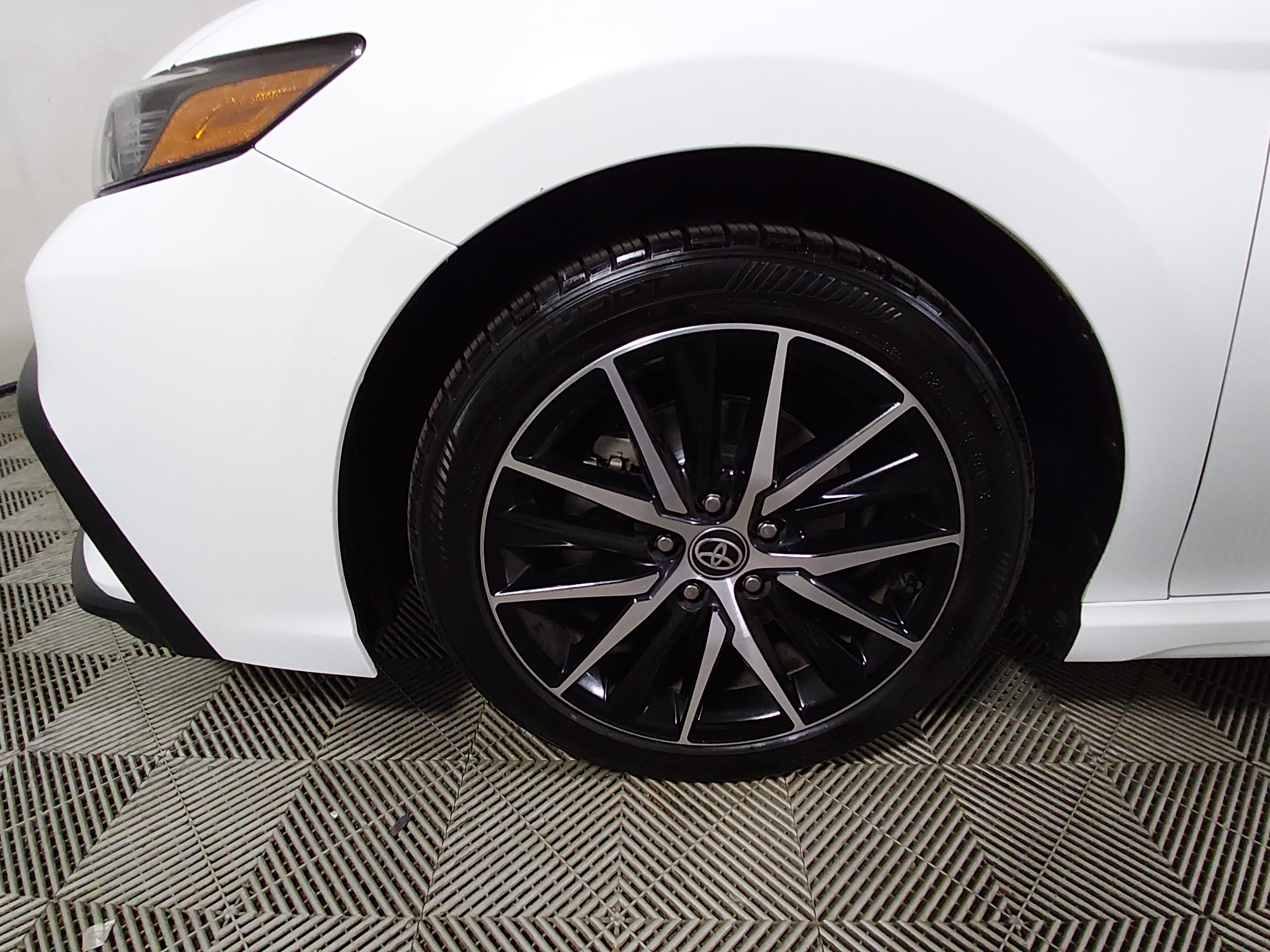 2024 Toyota Camry SE - Photo 10