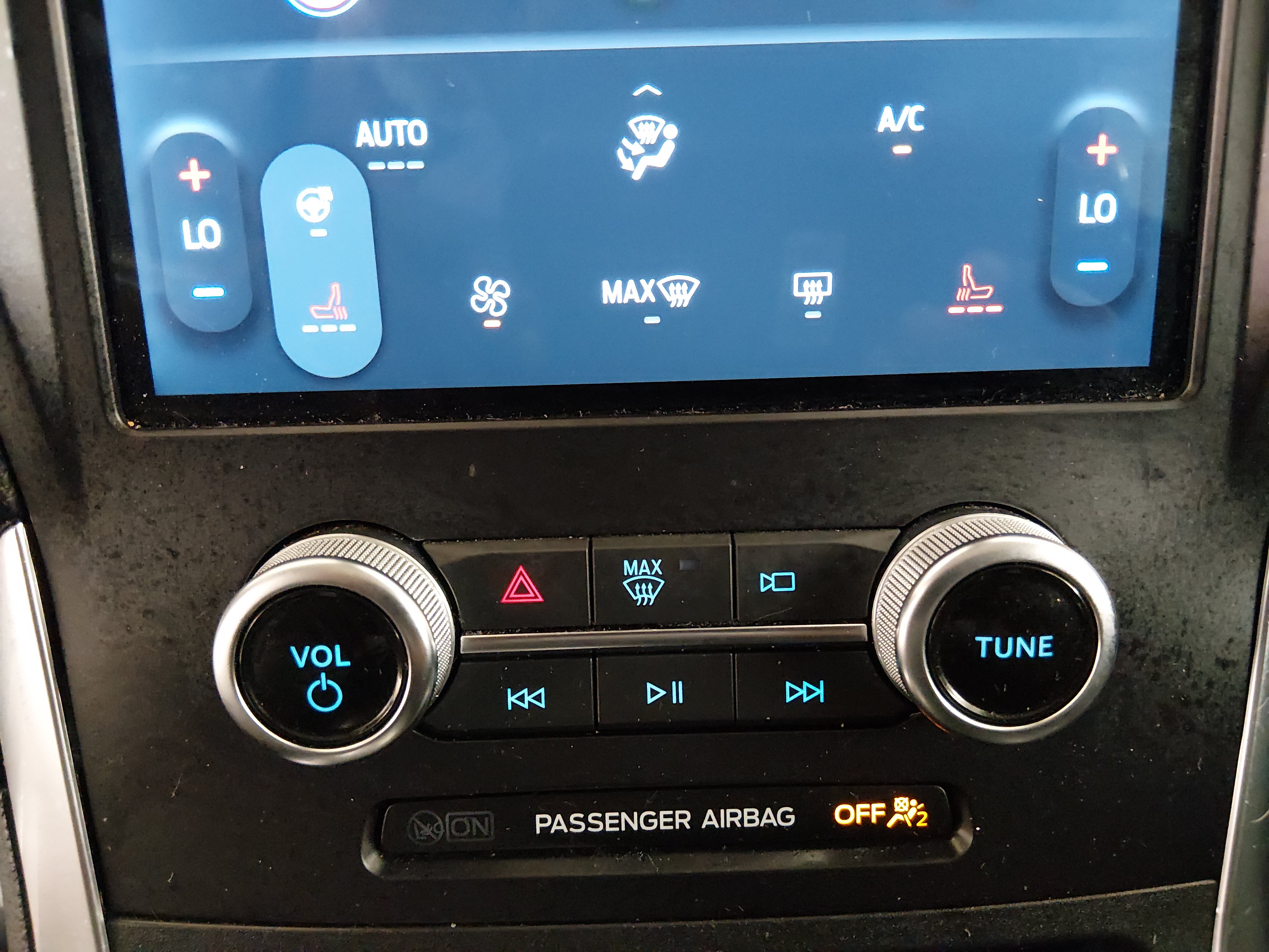 2024 Ford Edge Titanium - Photo 17