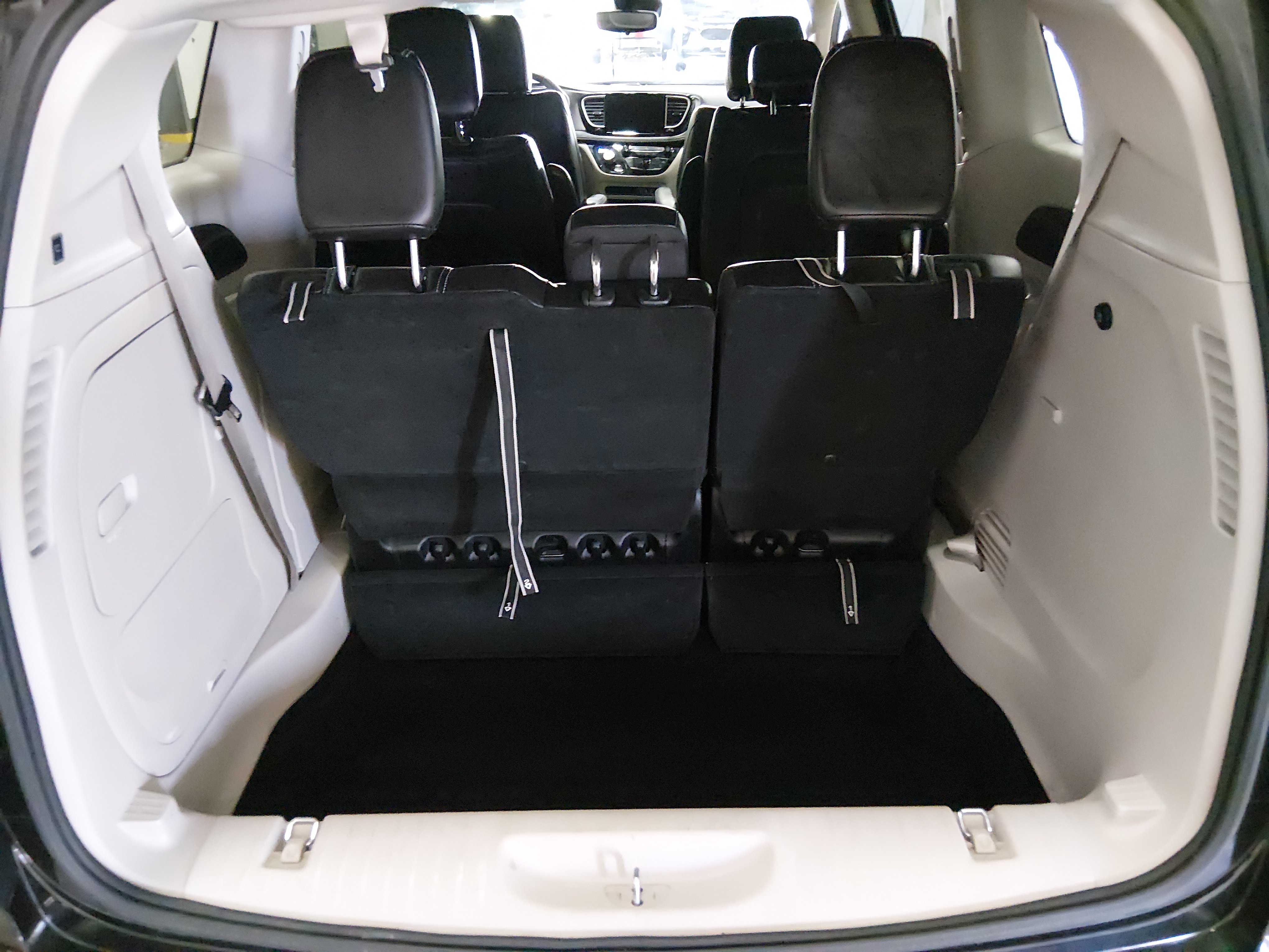 2024 Chrysler Pacifica PHEV Select - Photo 11