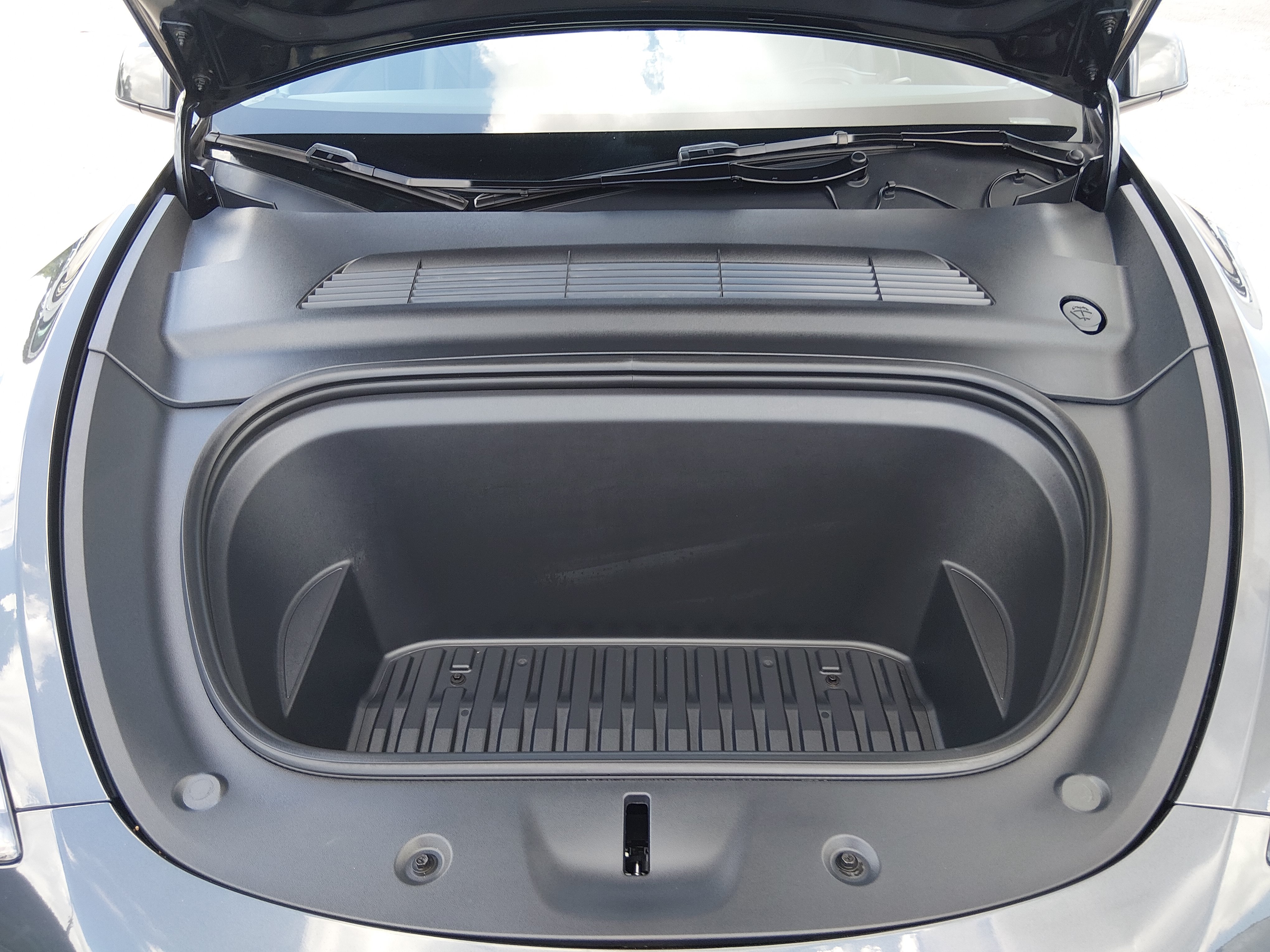 2024 Tesla Model Y Long Range - Photo 9