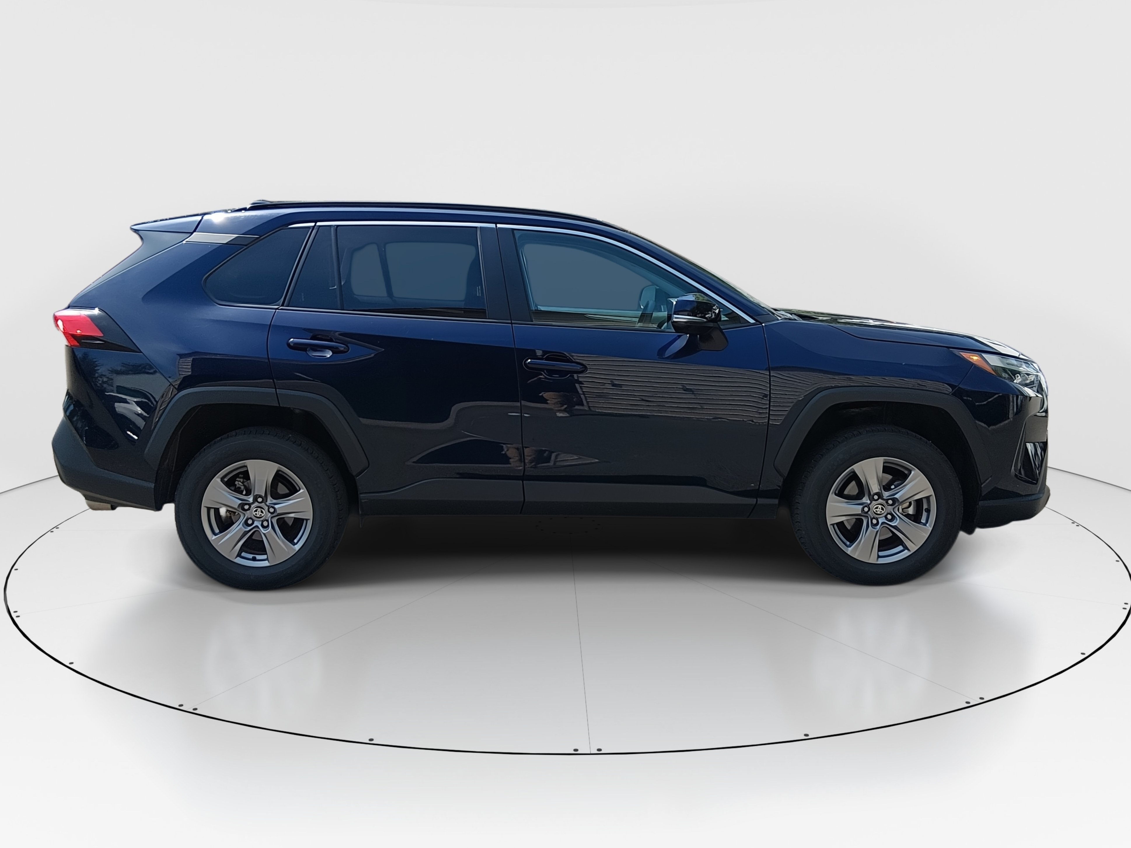 2024 Toyota RAV4 XLE - Photo 8