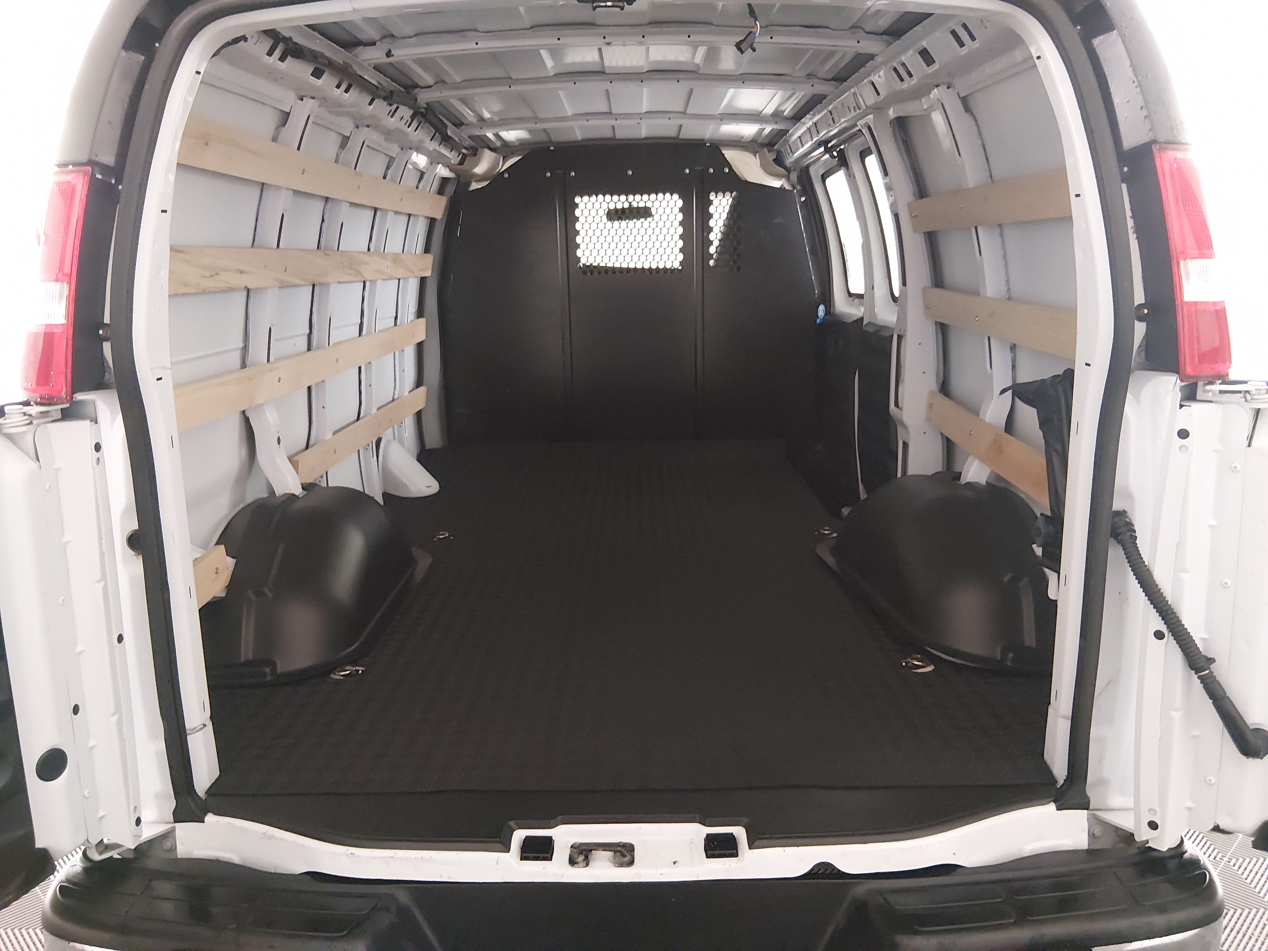 2025 GMC Savana Cargo Work Van - Photo 11