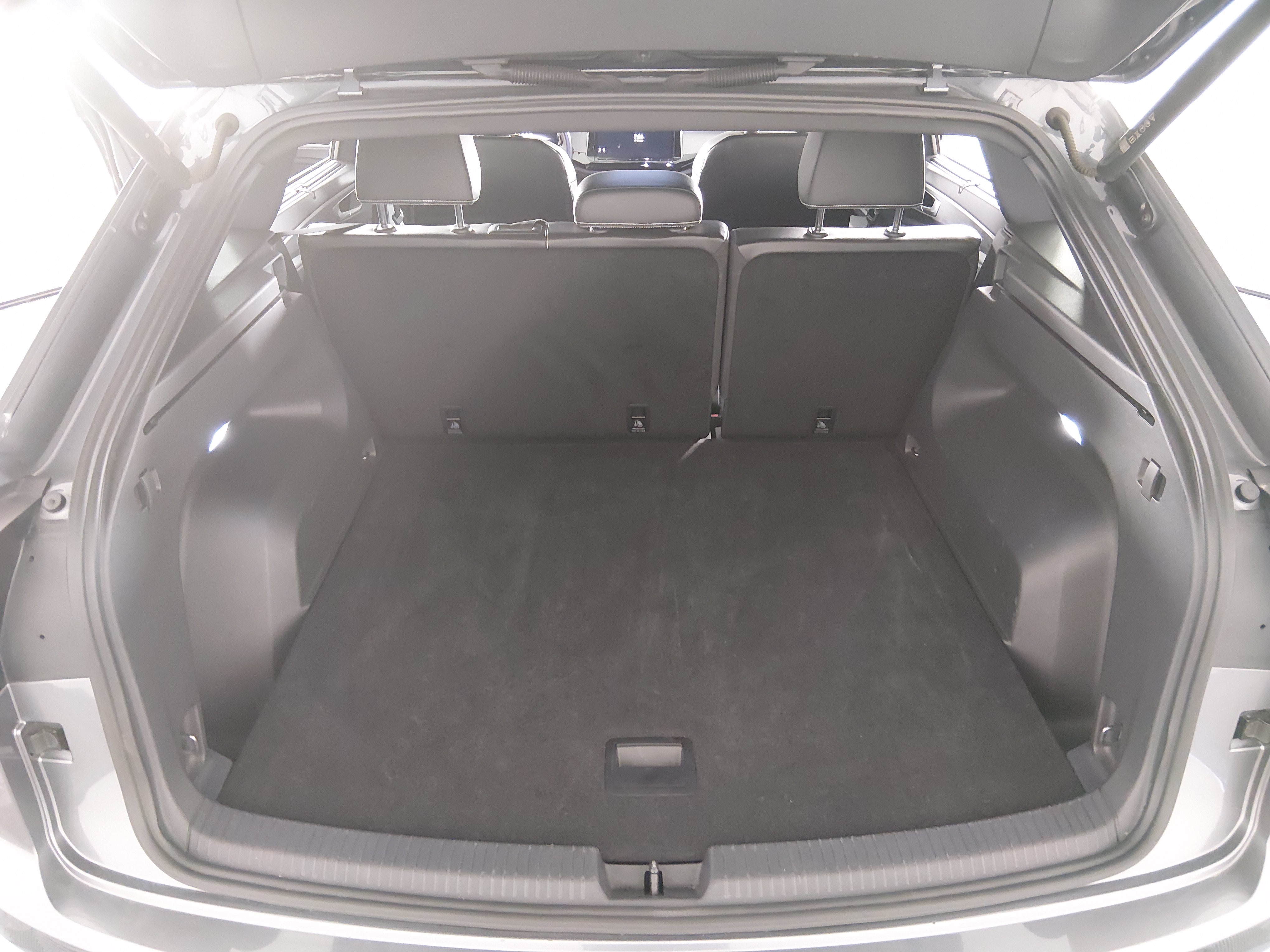 2024 Volkswagen Atlas Cross Sport SE w/Tech - Photo 11