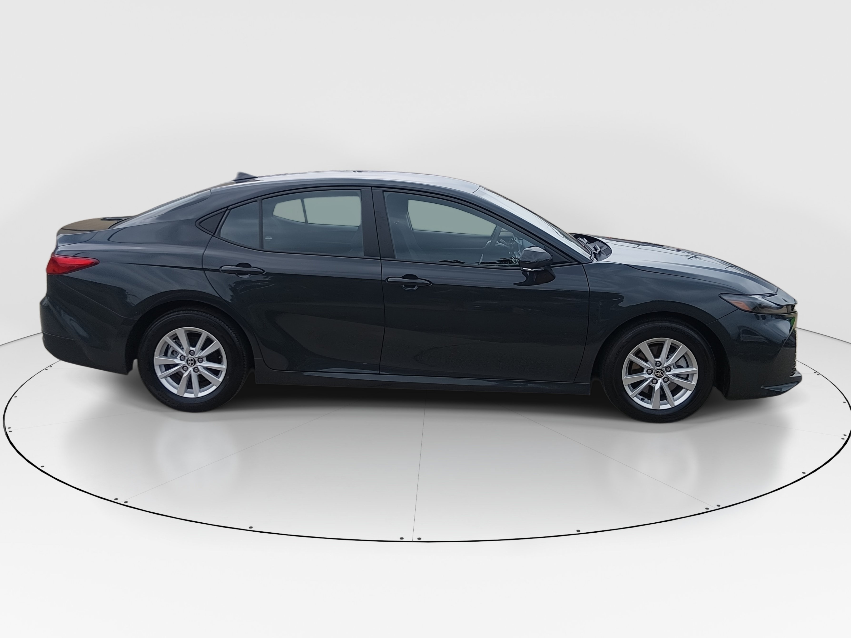 2025 Toyota Camry LE - Photo 8