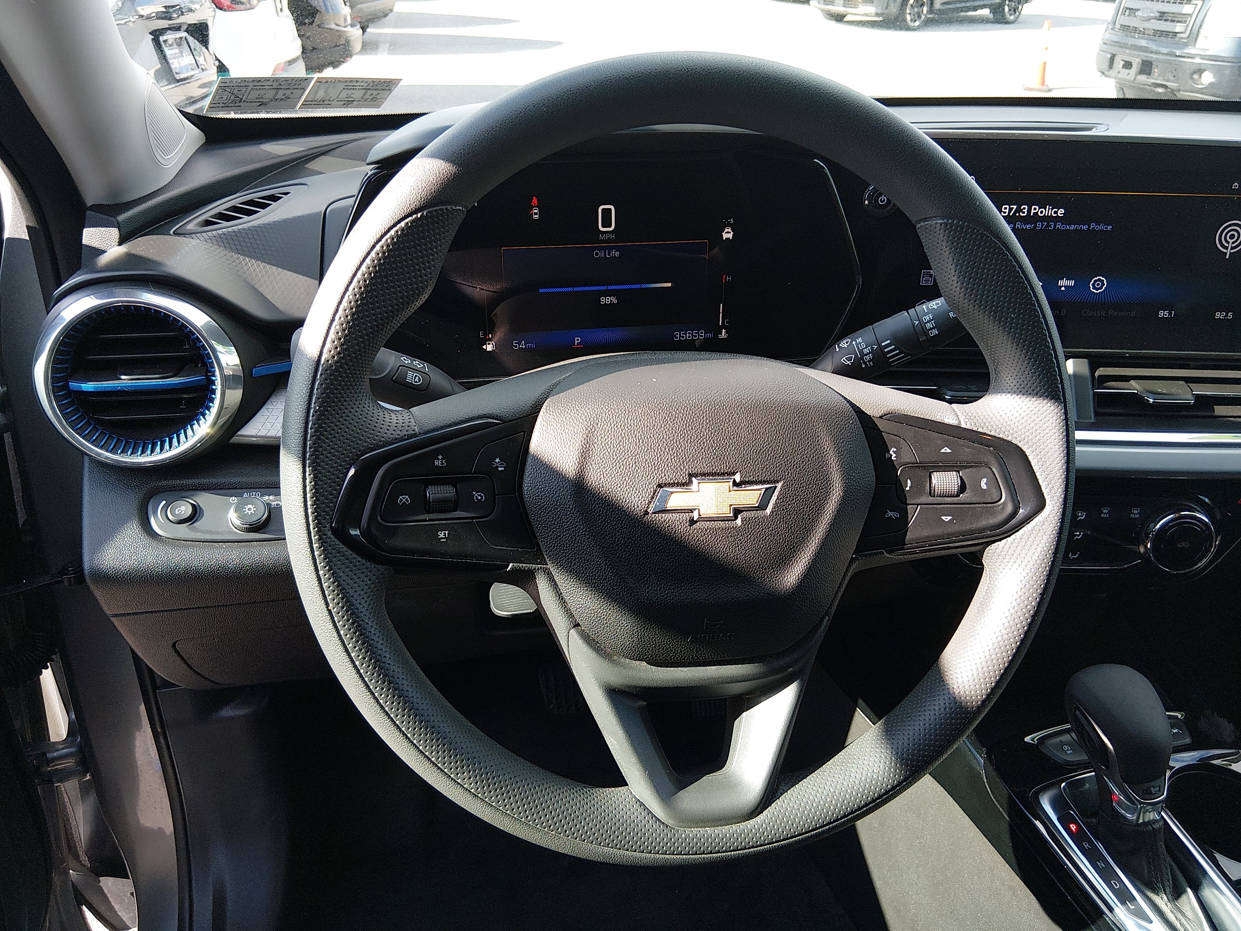 2025 Chevrolet Trax LT - Photo 12