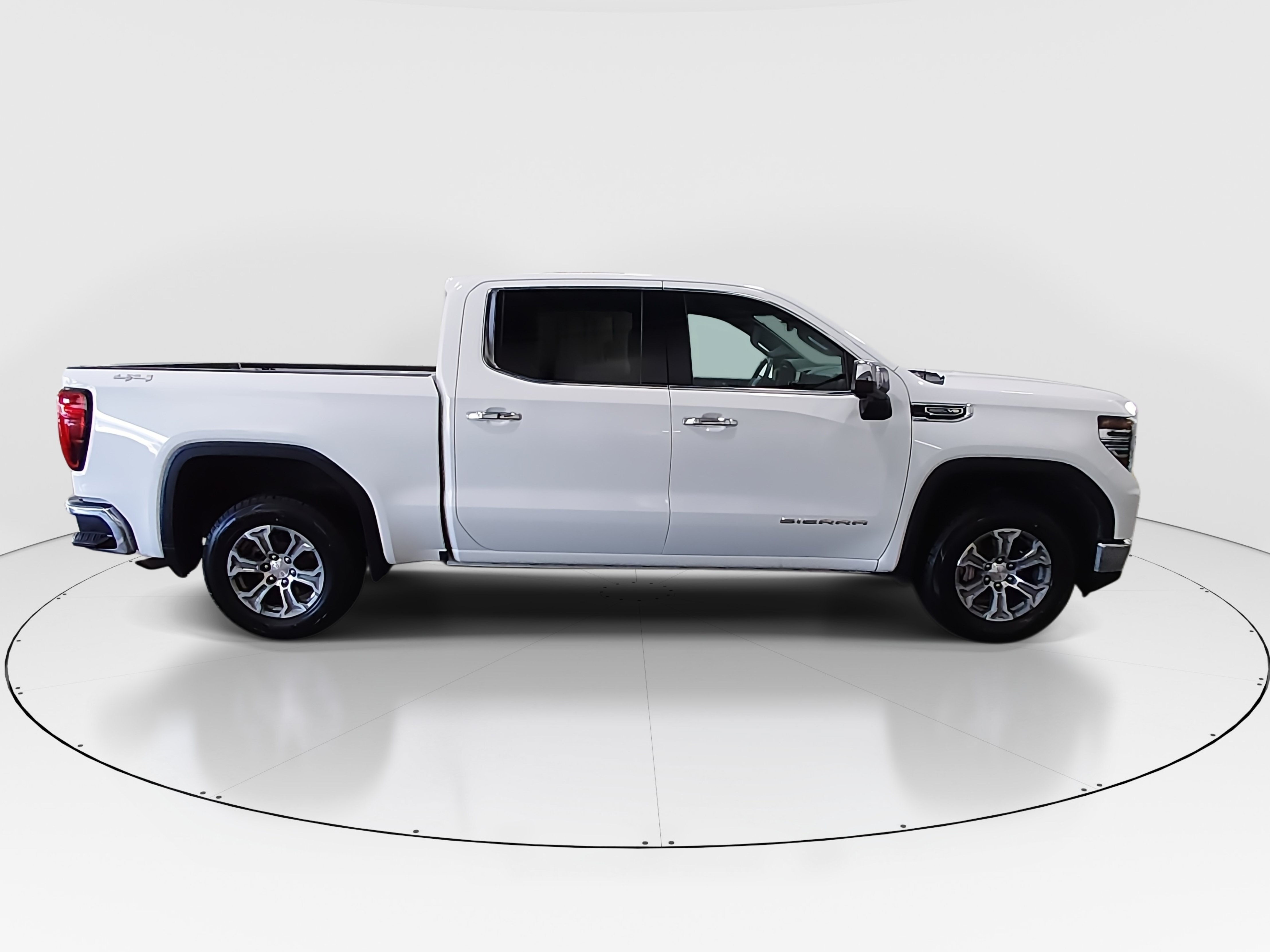 2024 GMC Sierra 1500 SLT - Photo 8