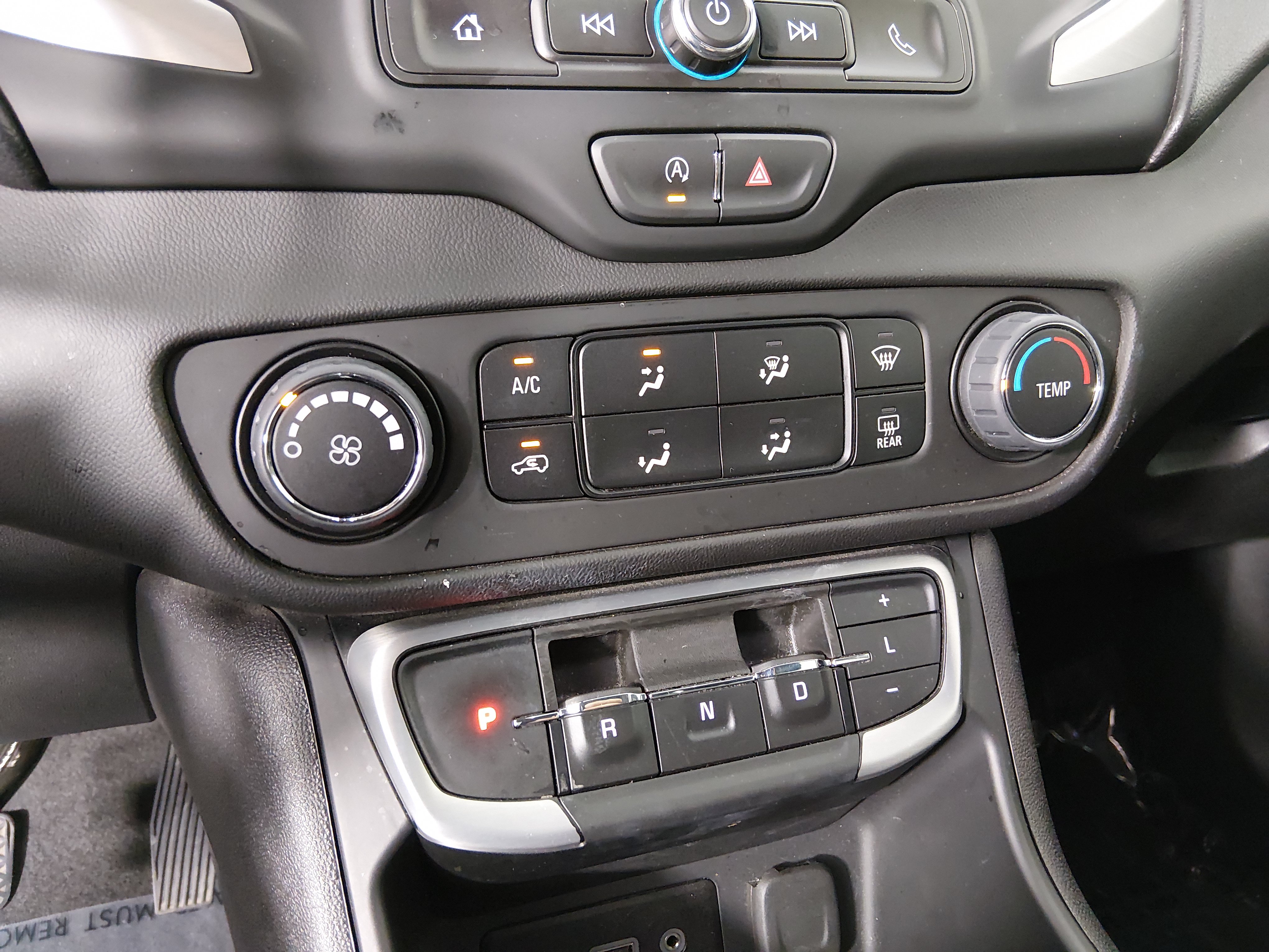 2024 GMC Terrain SLE - Photo 17