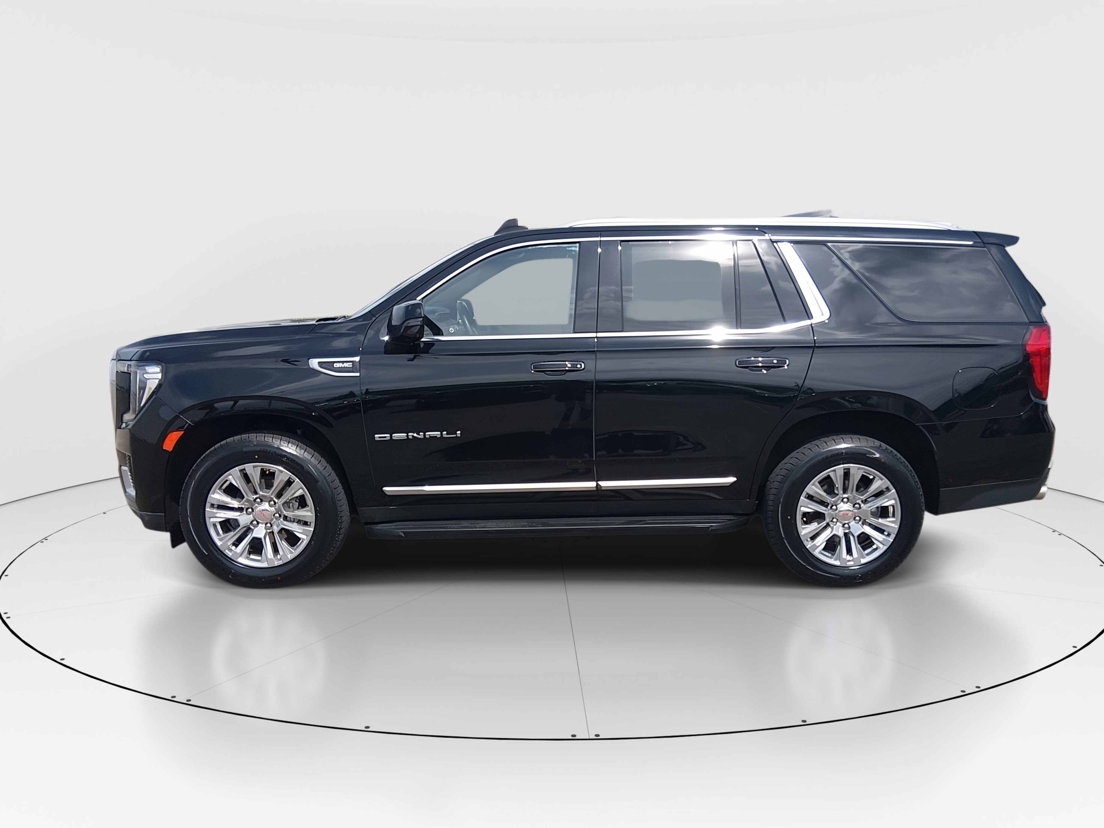 2024 GMC Yukon Denali - Photo 4