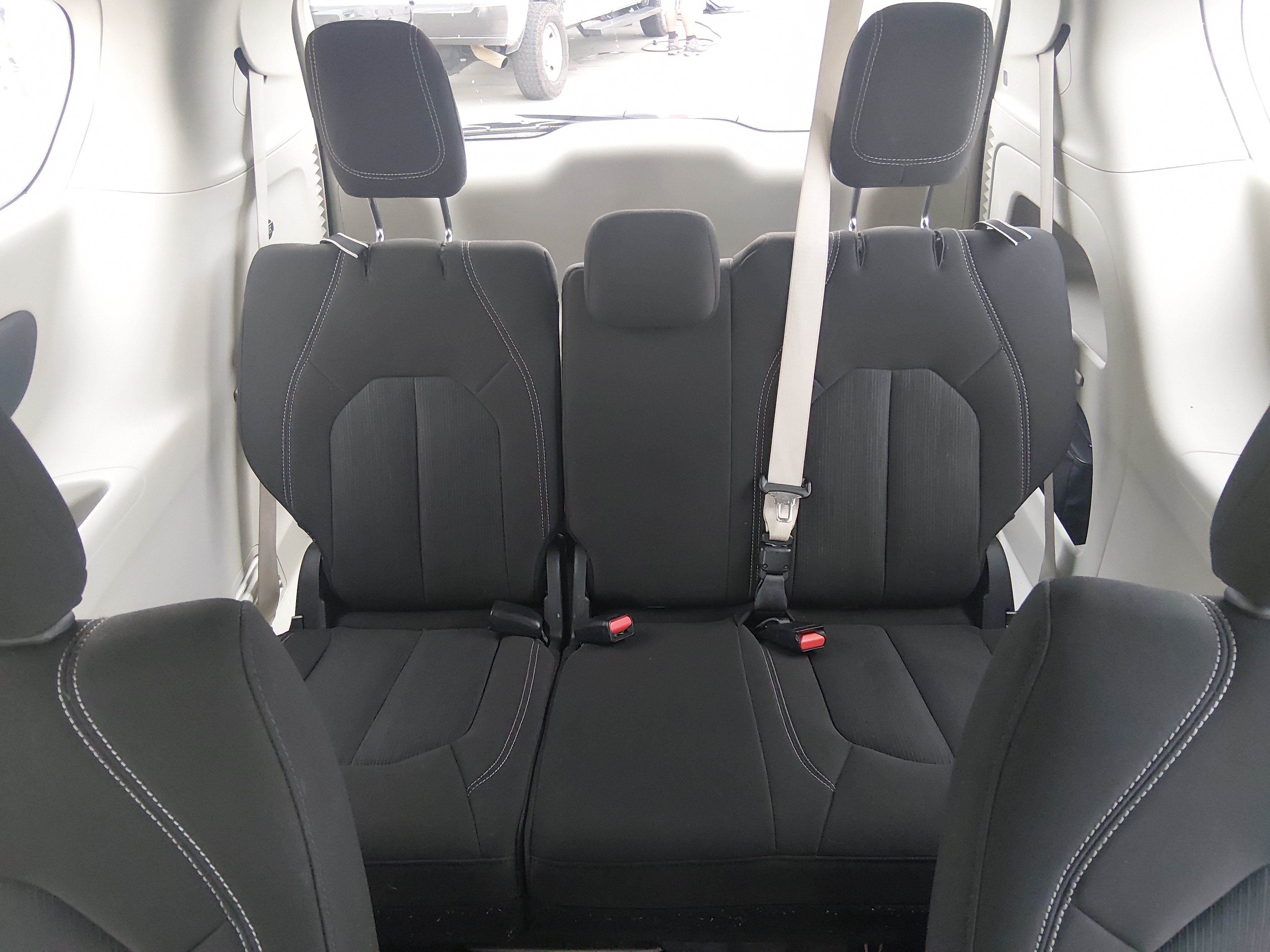 2023 Chrysler Voyager LX - Photo 17