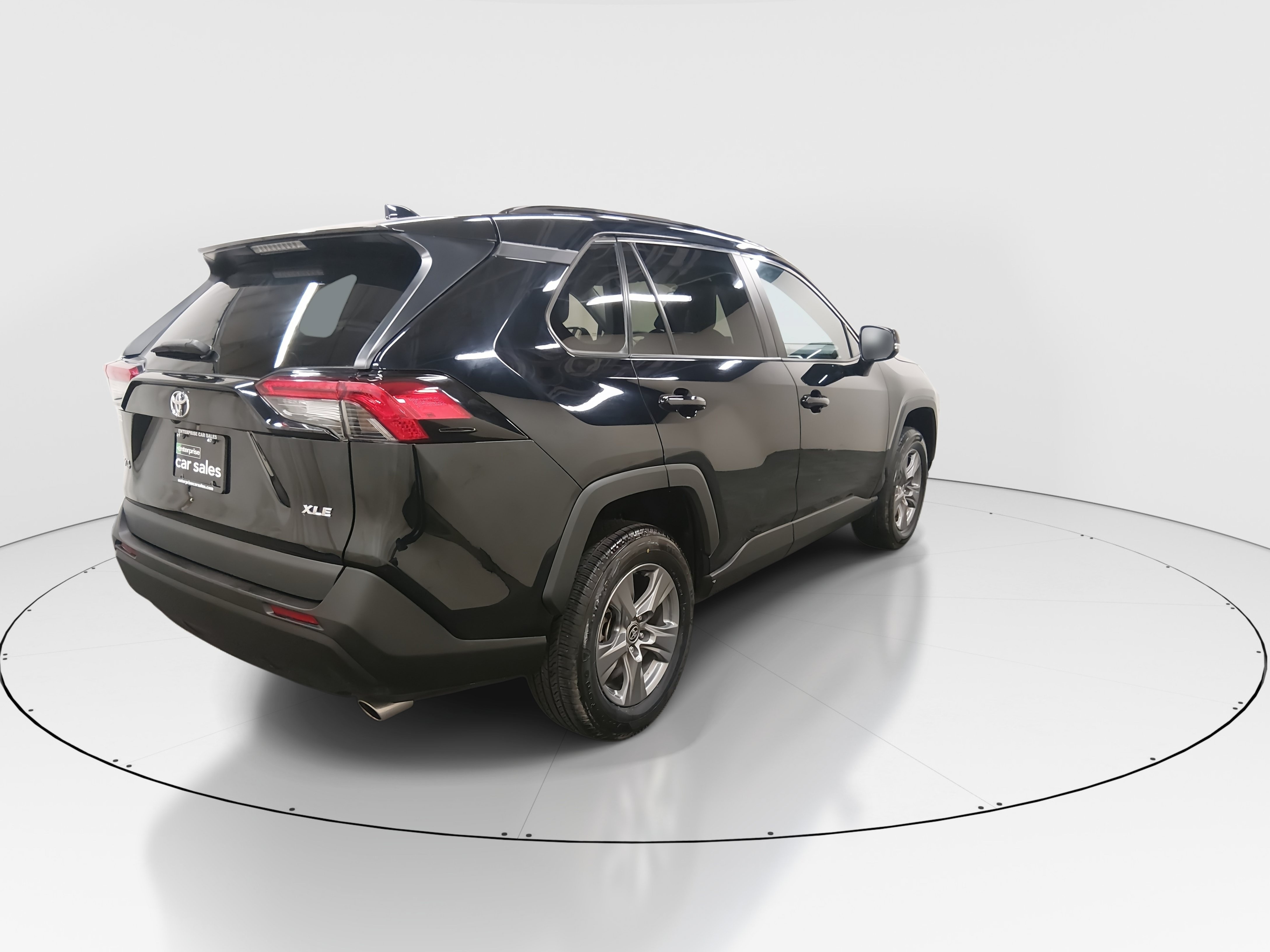 2024 Toyota RAV4 XLE - Photo 7
