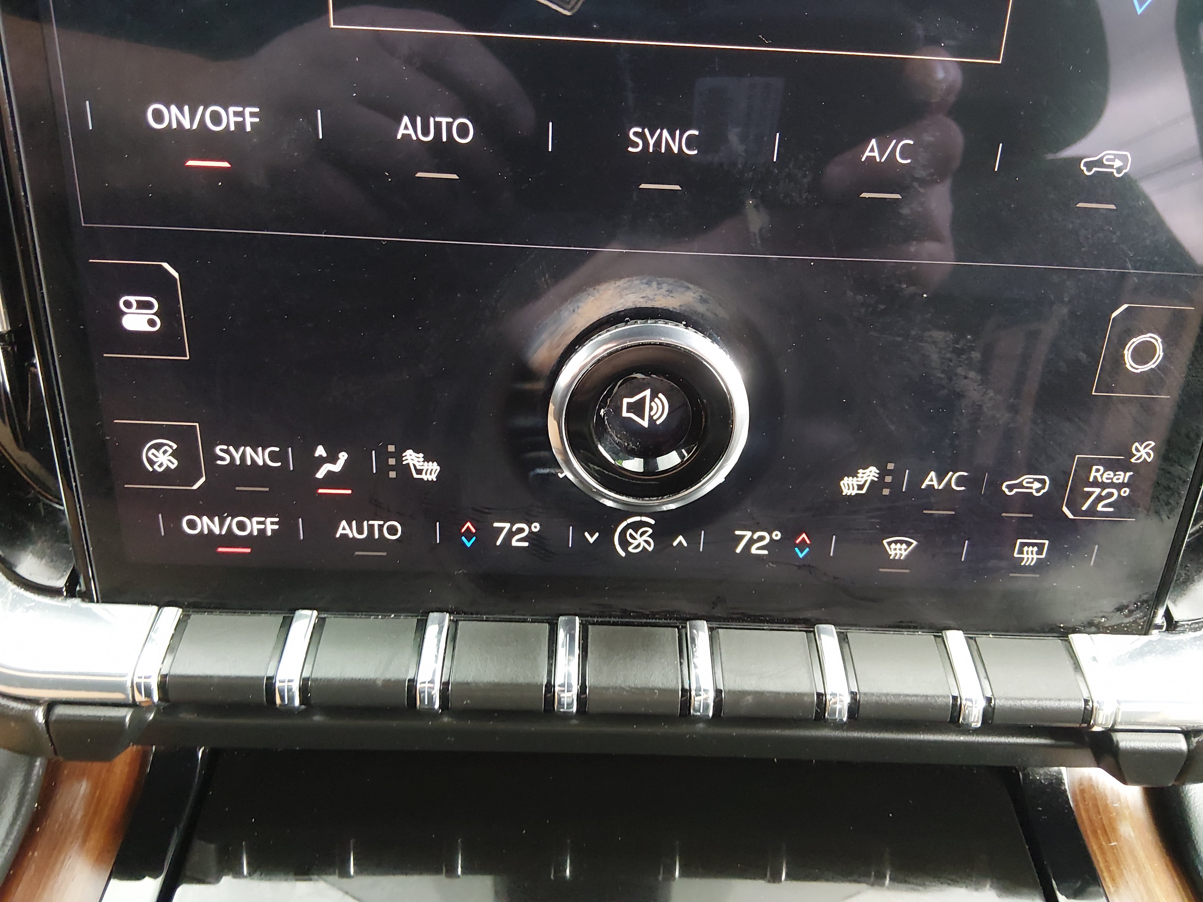 2025 GMC Yukon Denali - Photo 19