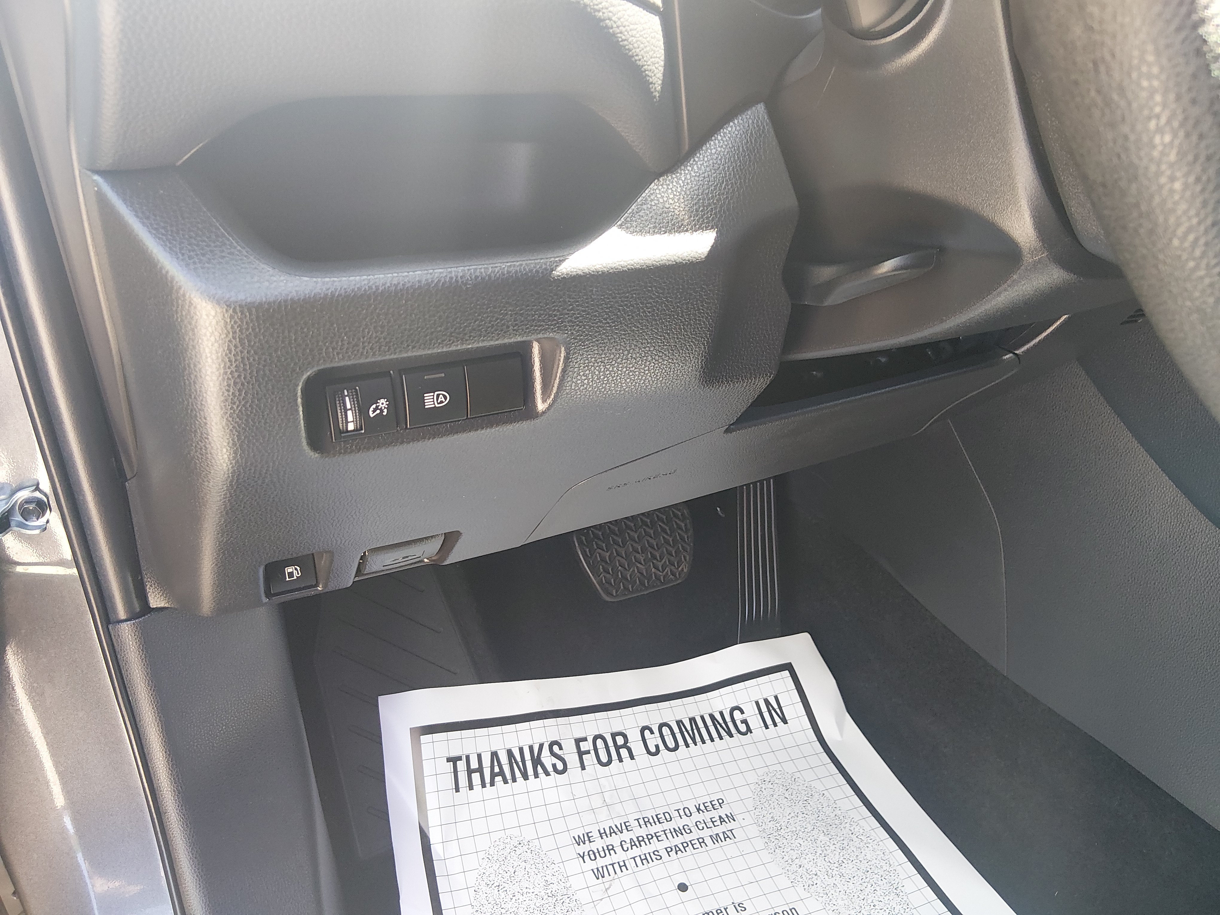2025 Toyota RAV4 LE - Photo 13