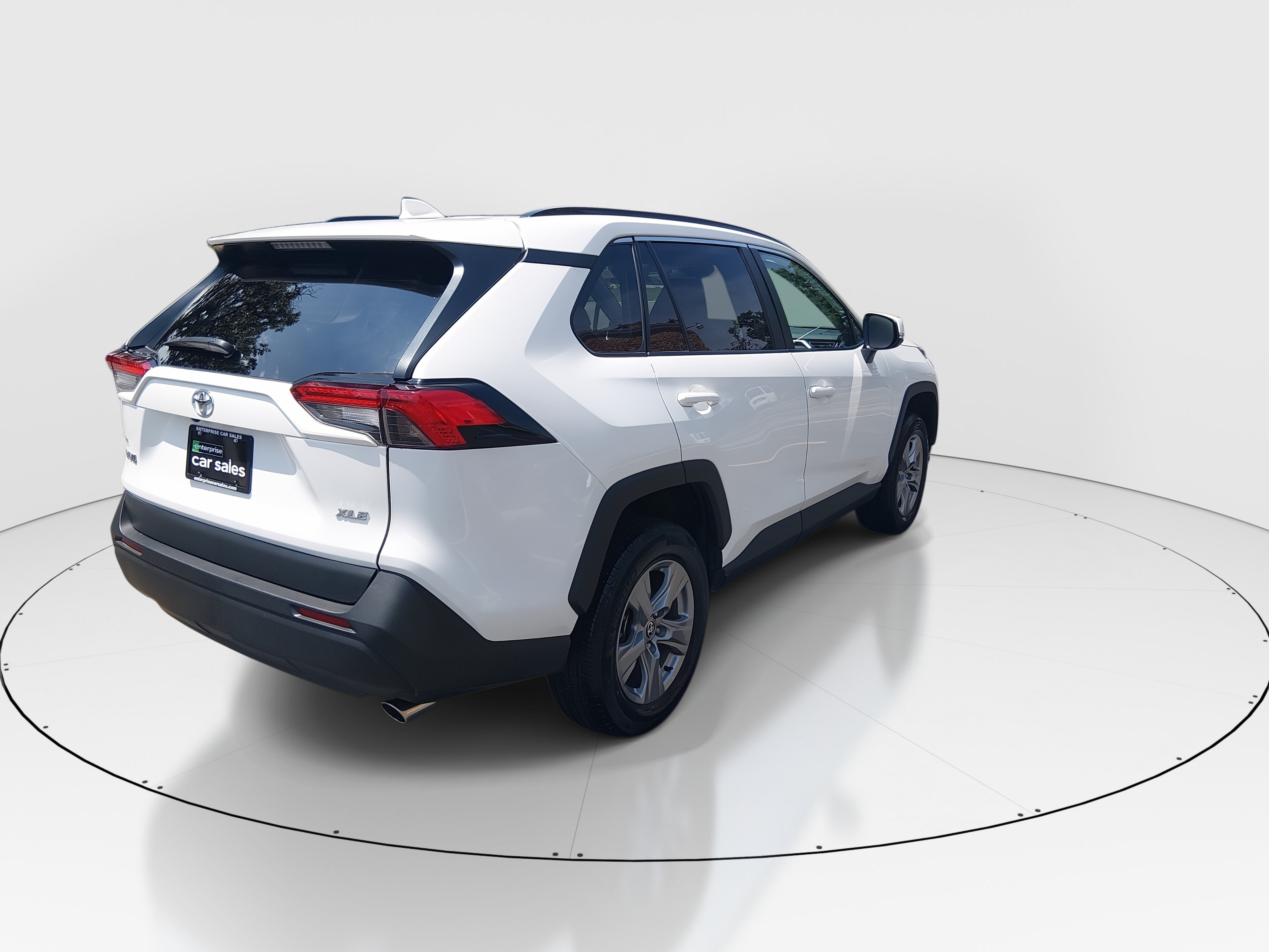 2024 Toyota RAV4 XLE - Photo 7