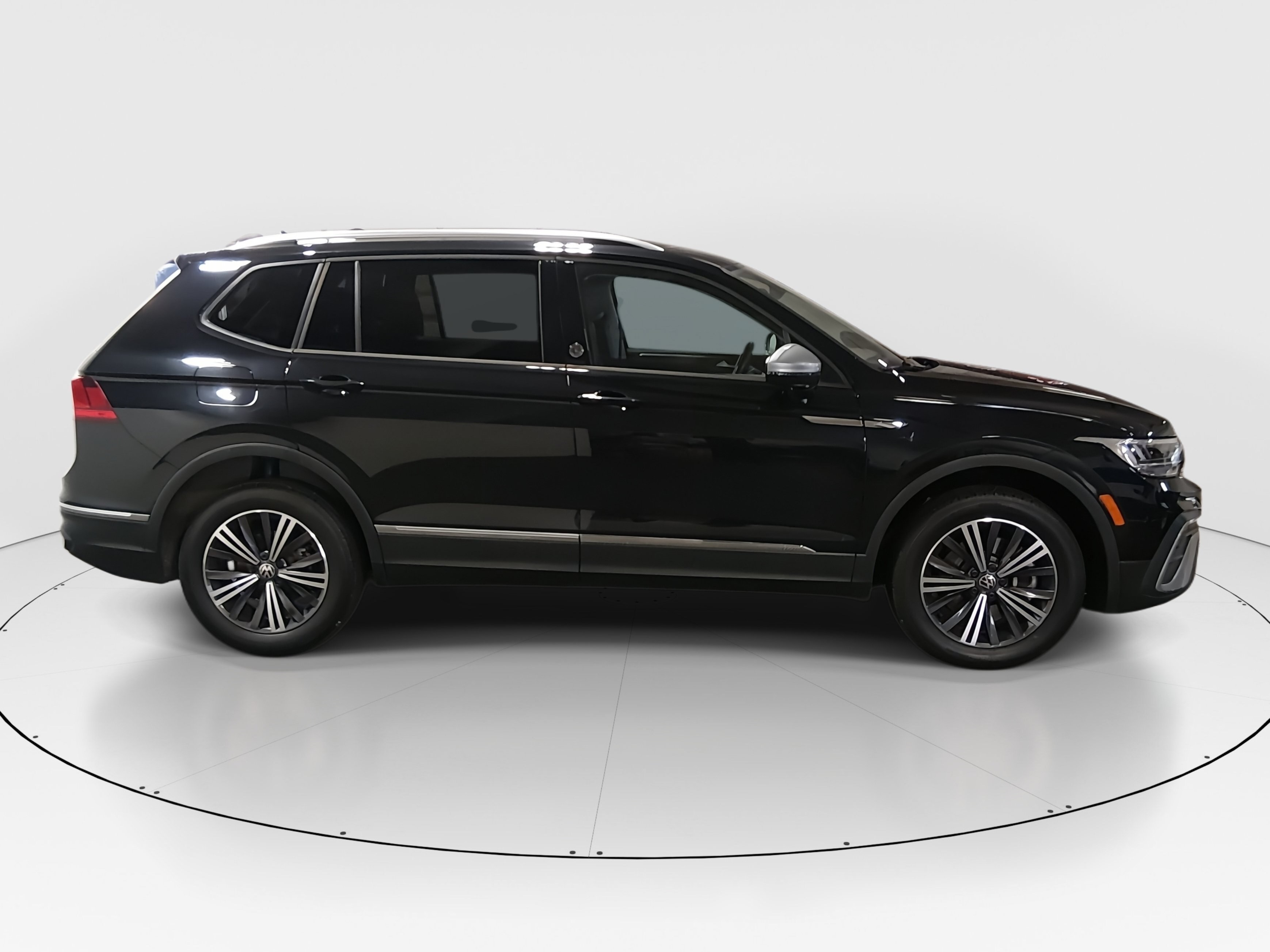 2024 Volkswagen Tiguan Wolfsburg Edition - Photo 8