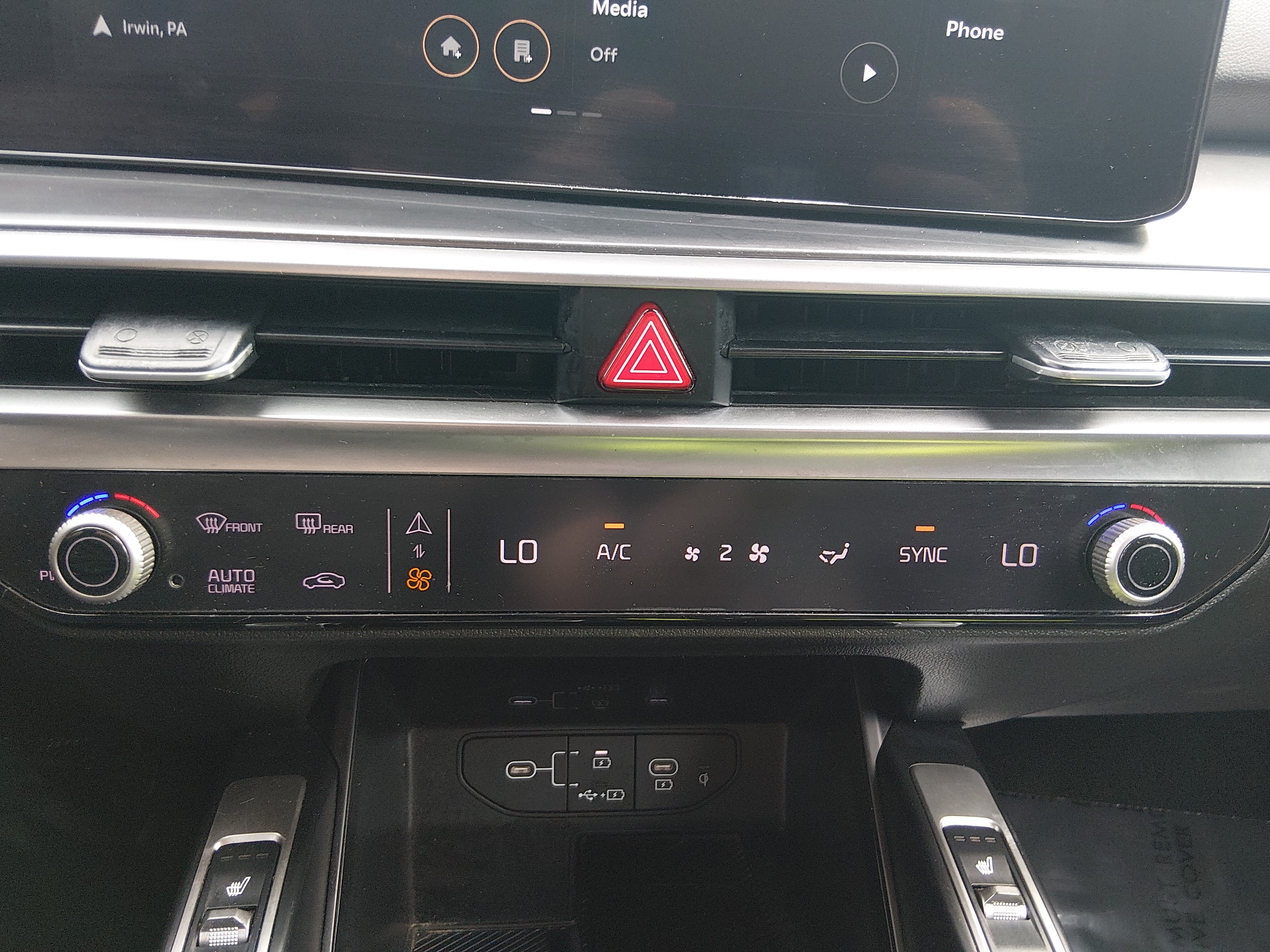 2024 Kia Sorento S - Photo 13