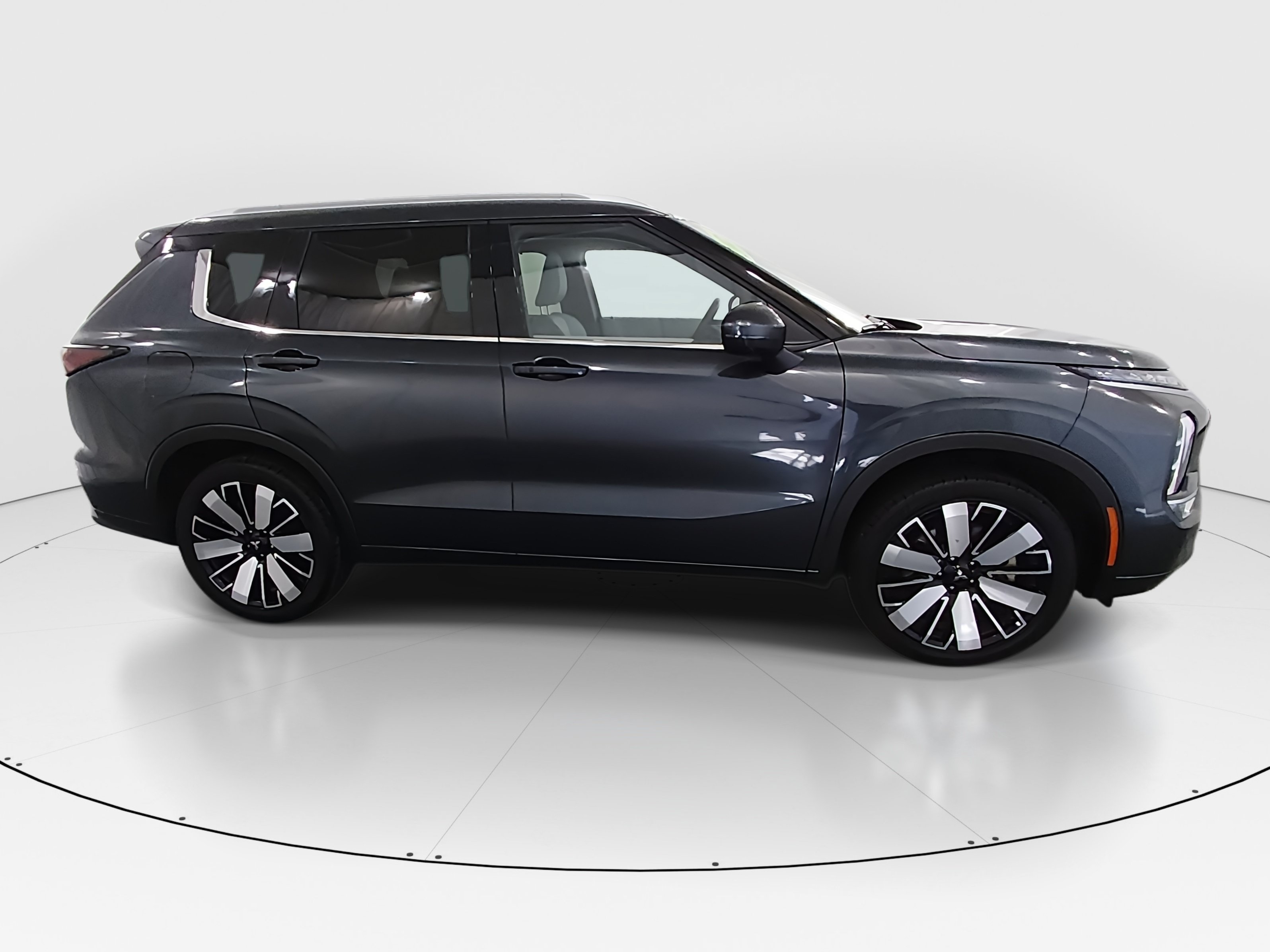 2025 Mitsubishi Outlander SEL - Photo 8