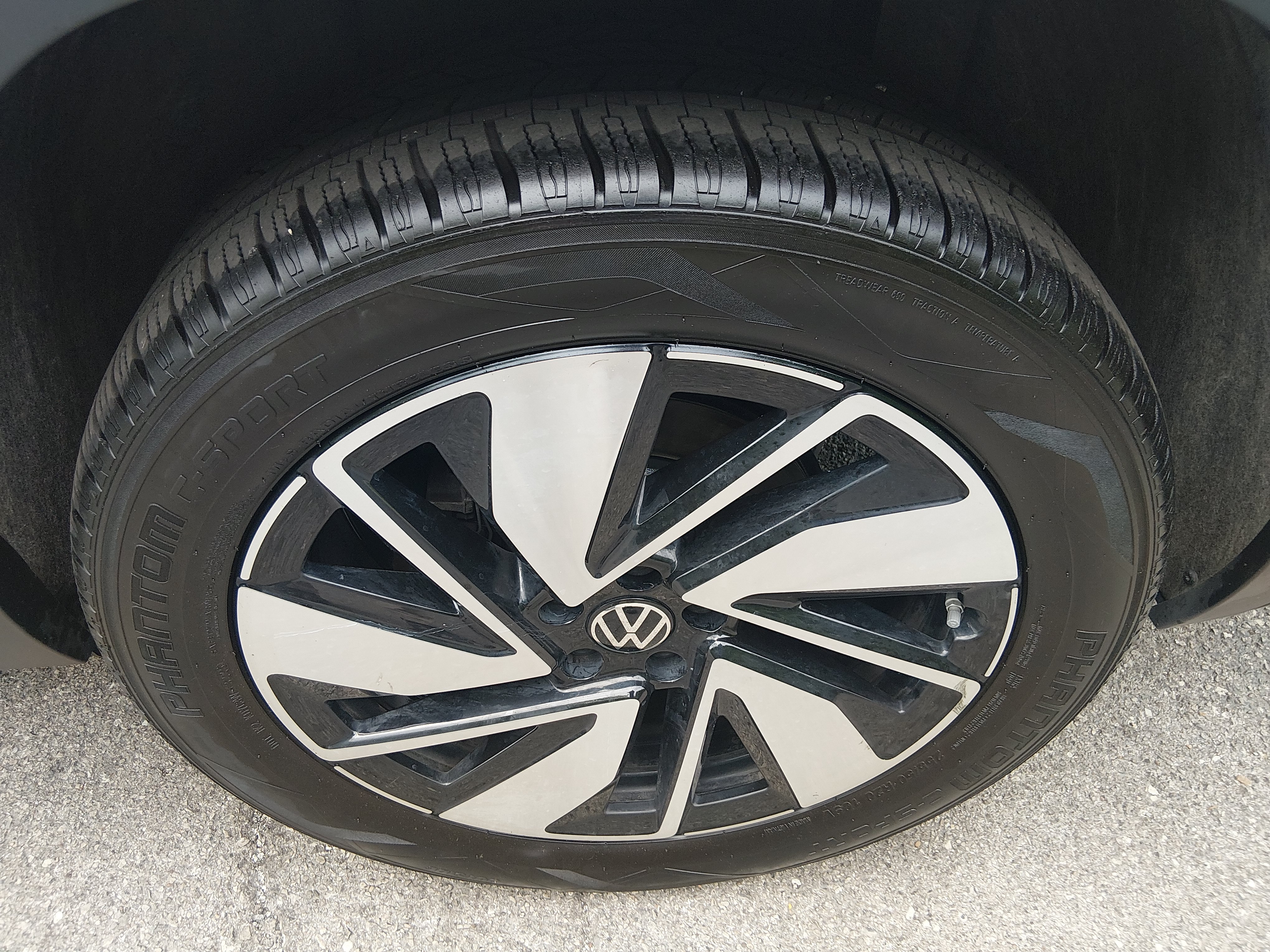 2024 Volkswagen Atlas SE w/Tech - Photo 10