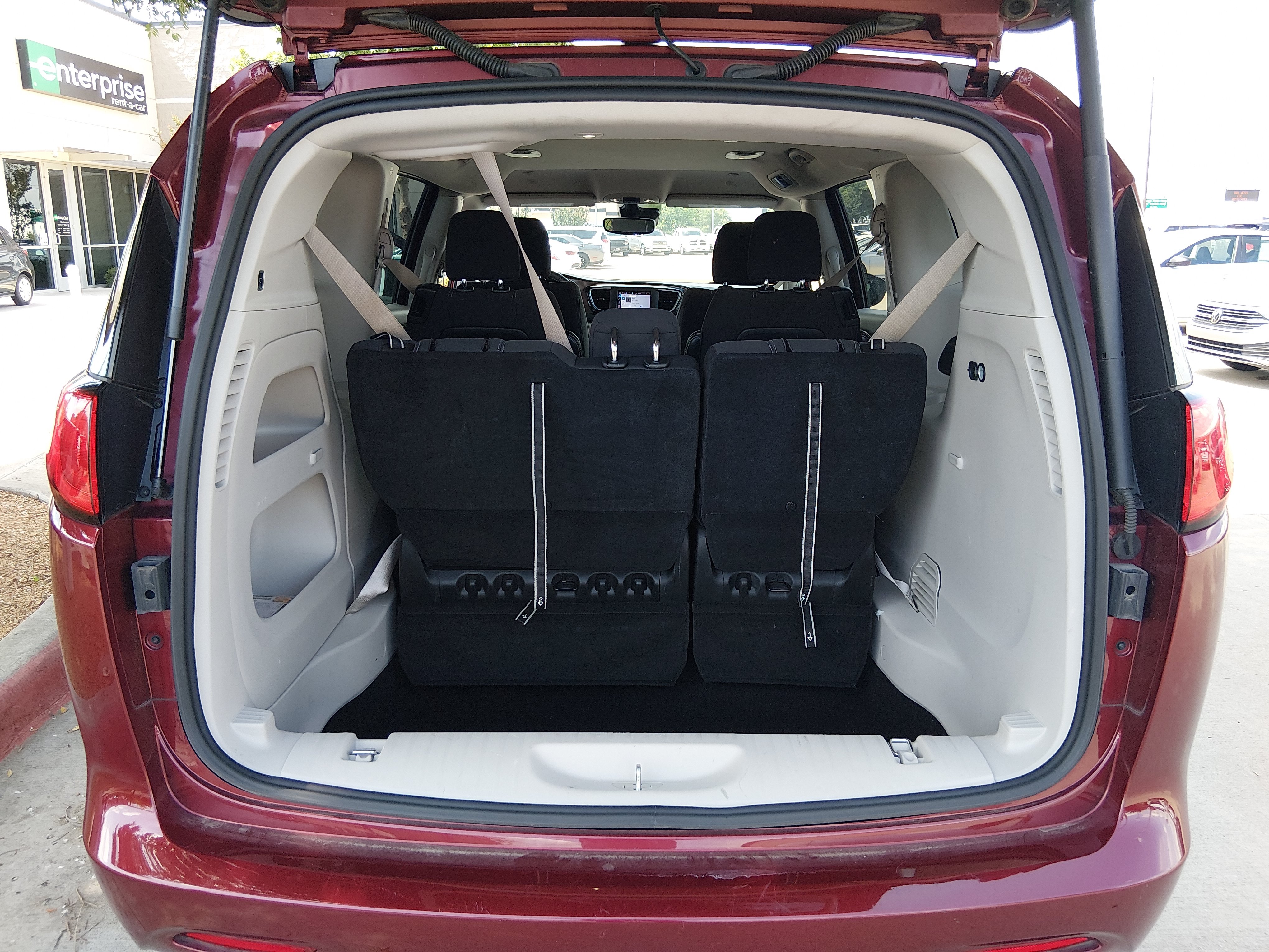 2023 Chrysler Voyager LX - Photo 11