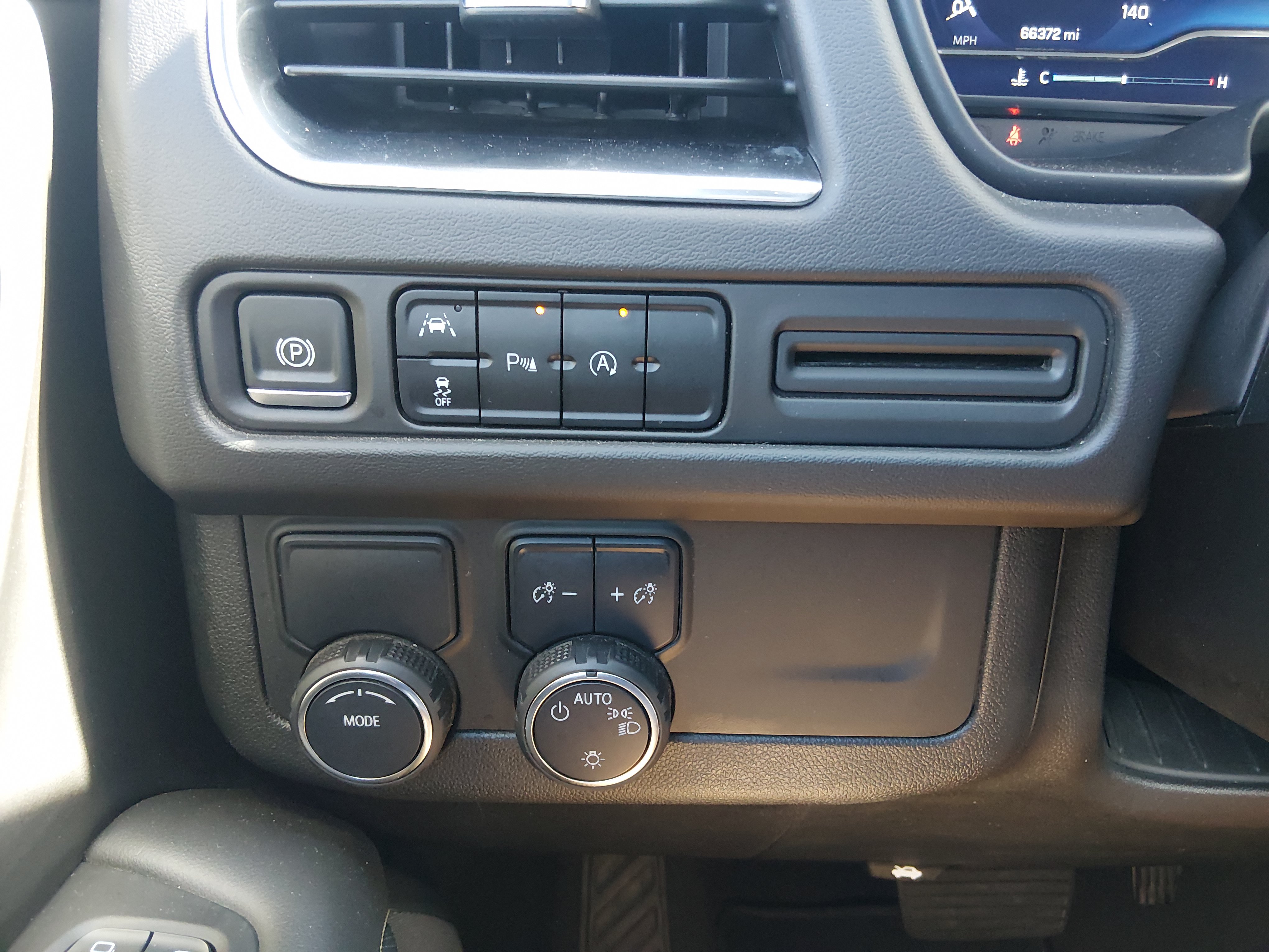 2024 Chevrolet Suburban Premier - Photo 13