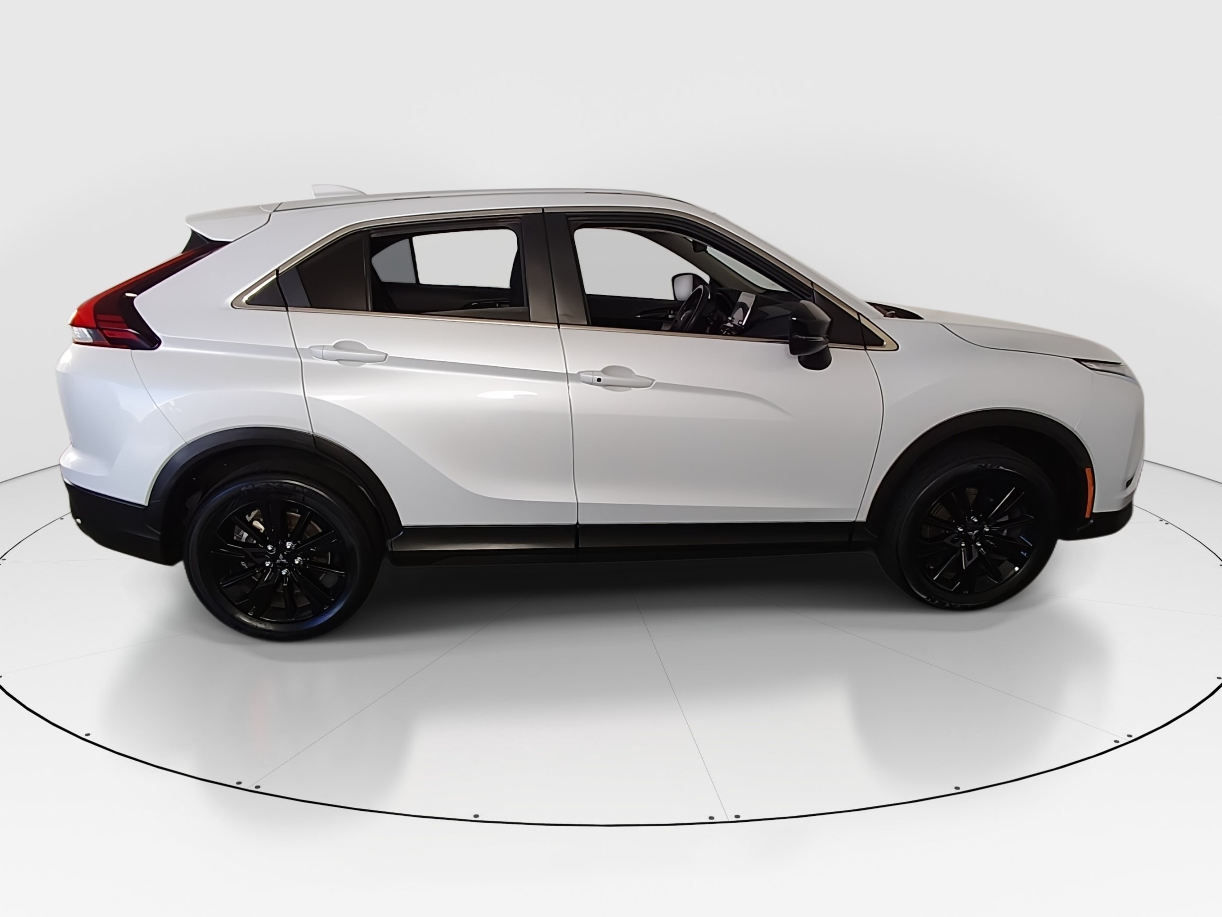 2024 Mitsubishi Eclipse Cross LE - Photo 8