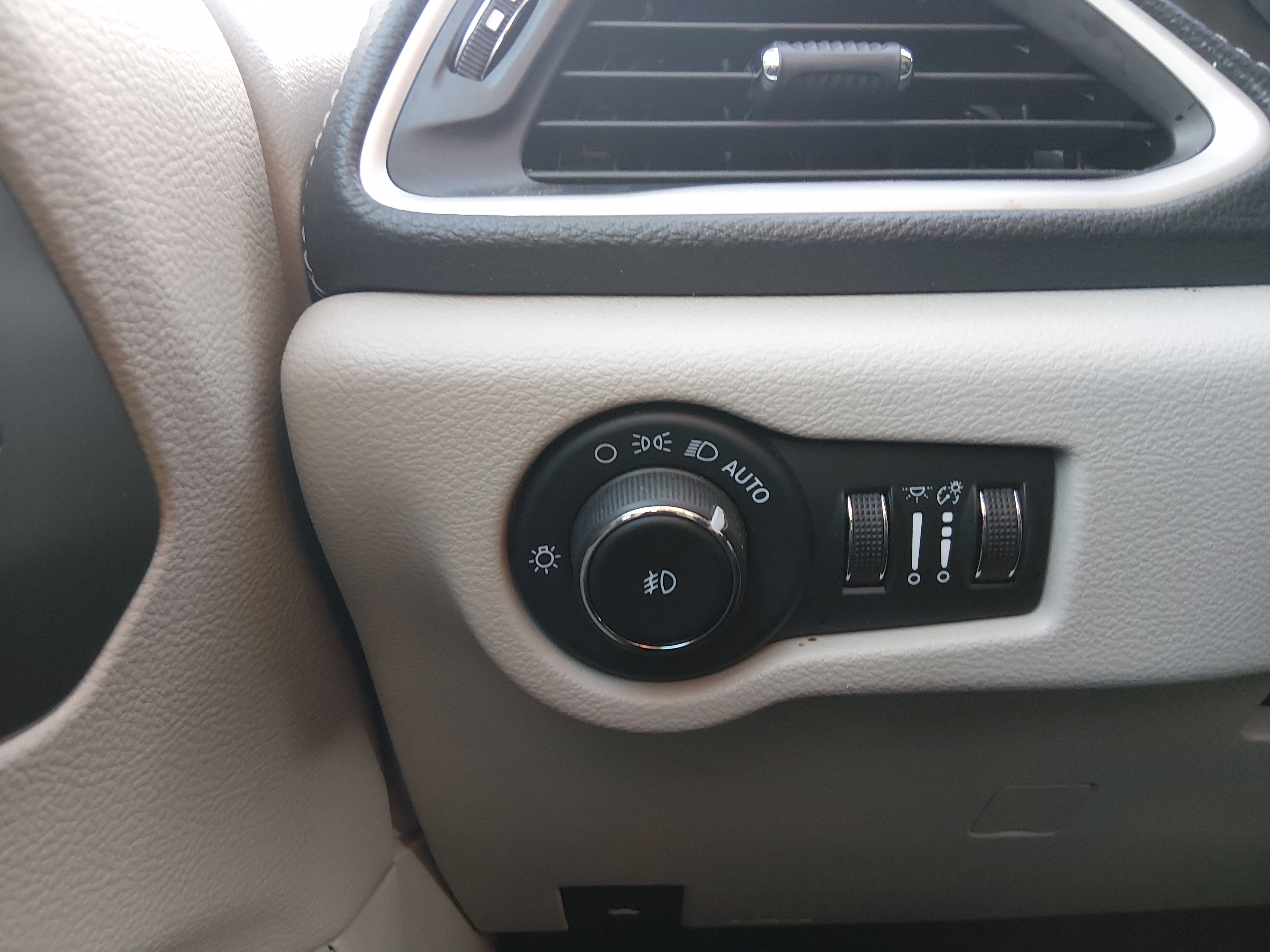 2023 Chrysler Pacifica Hybrid Touring L - Photo 13