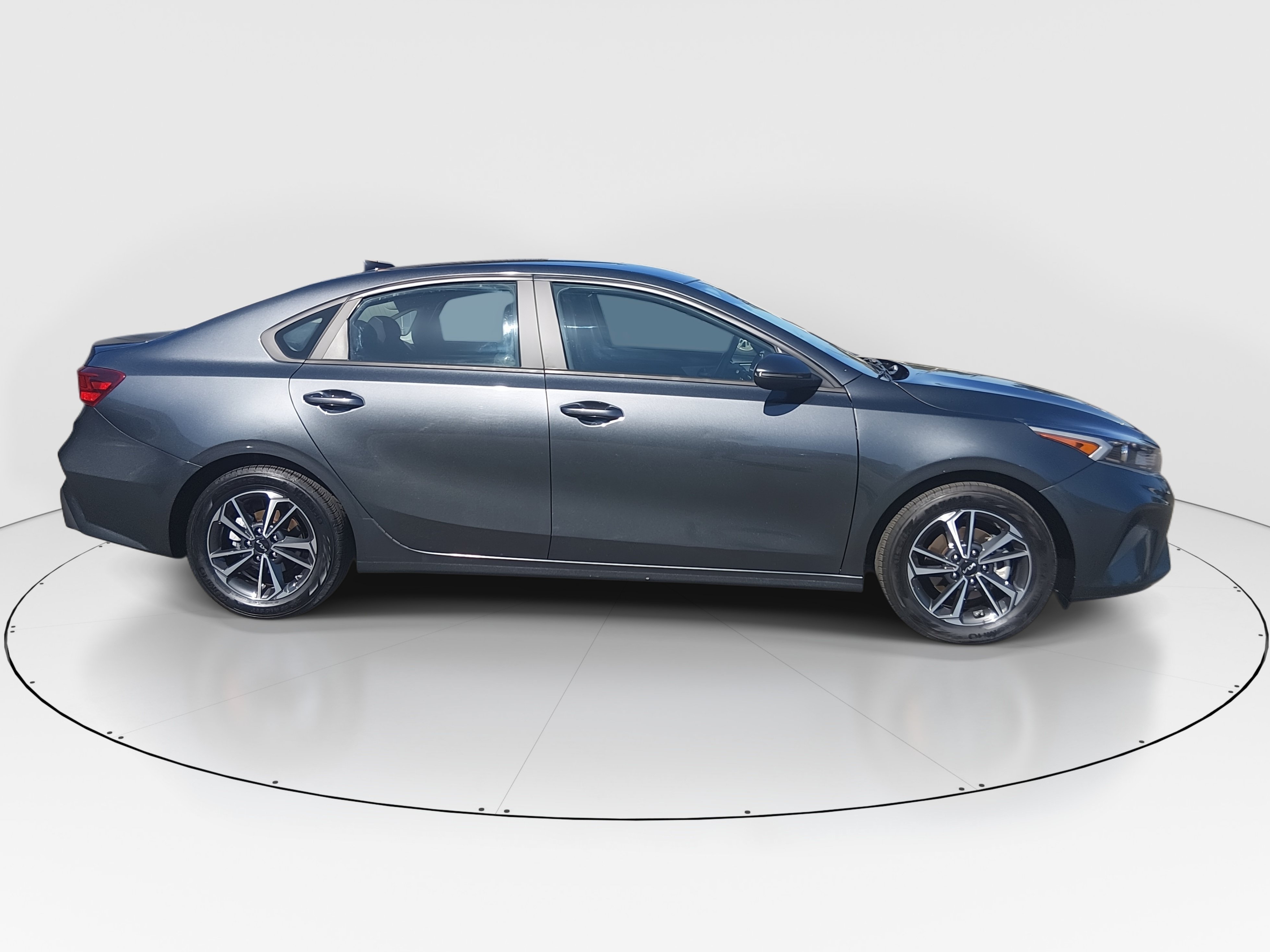 2024 Kia Forte LXS - Photo 8