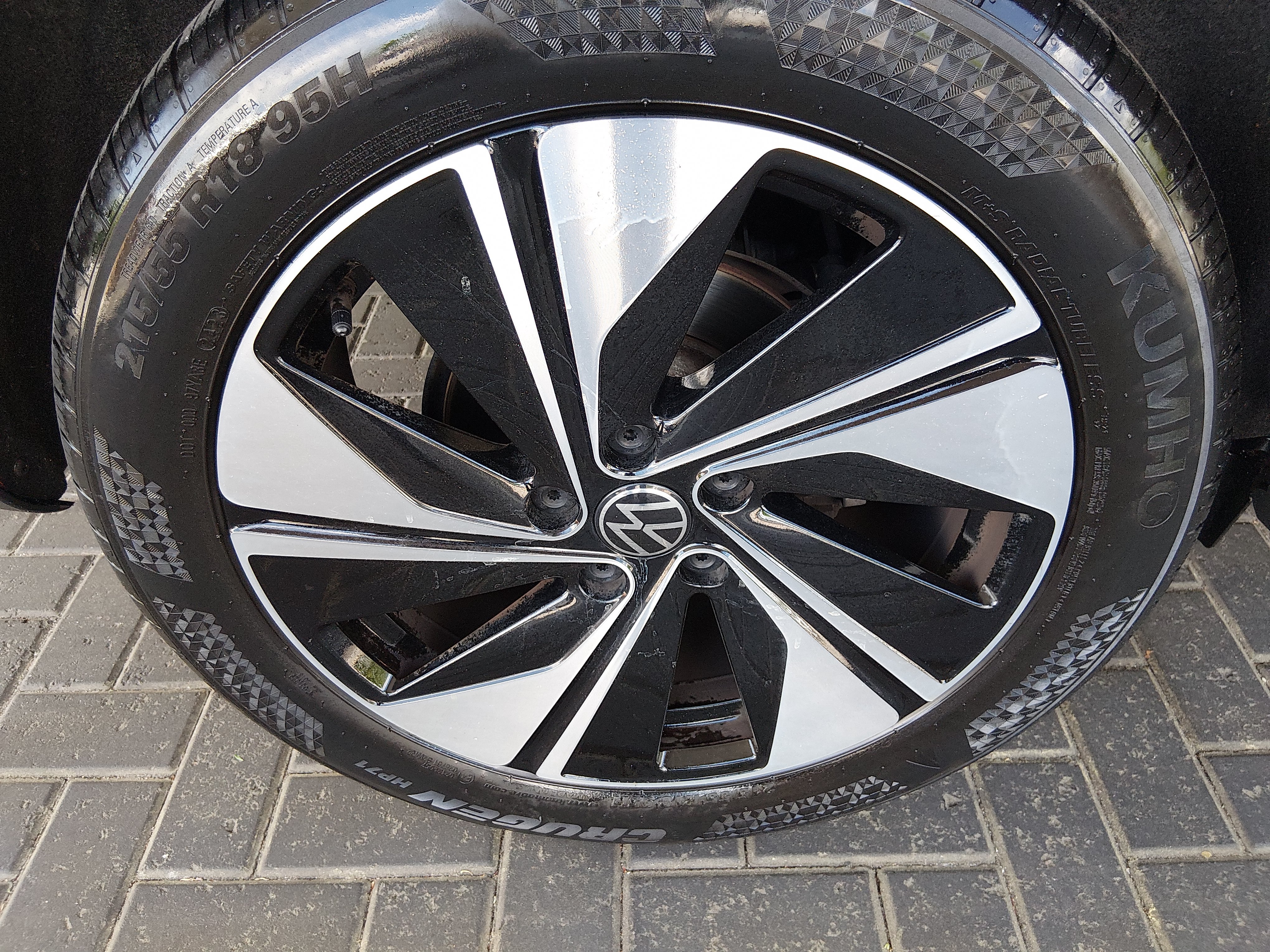 2024 Volkswagen Taos SE - Photo 10