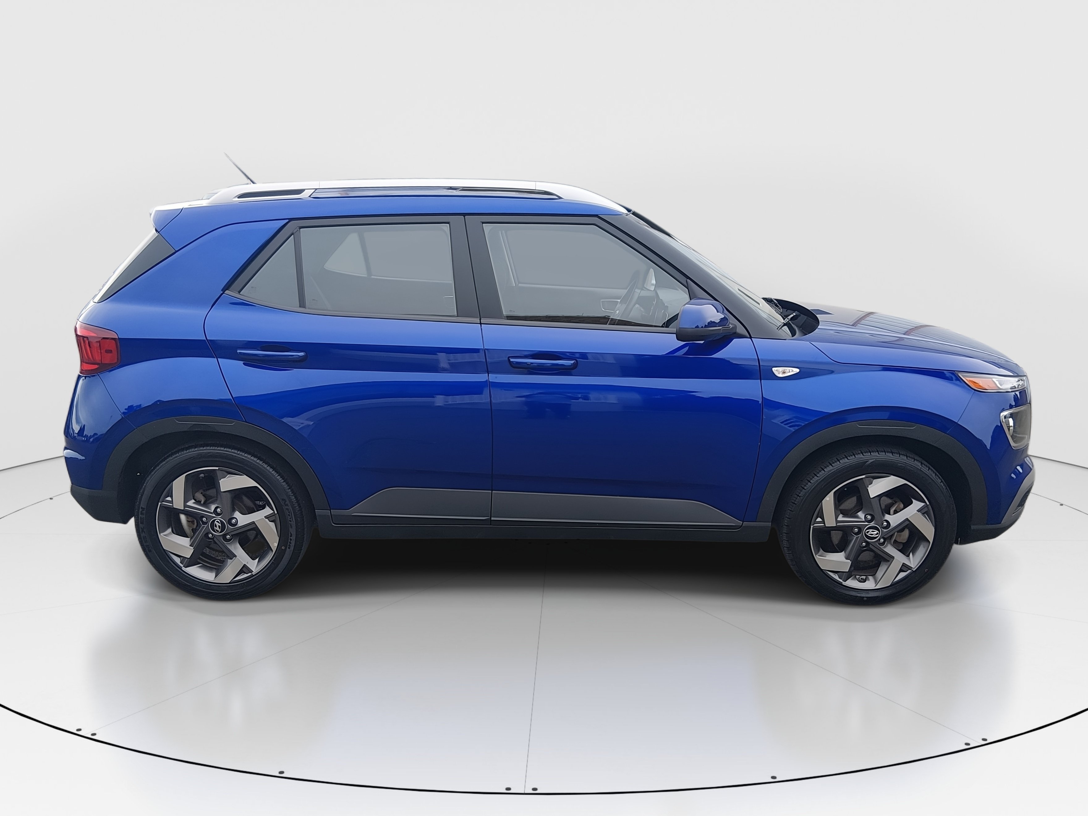 2025 Hyundai Venue SEL - Photo 8