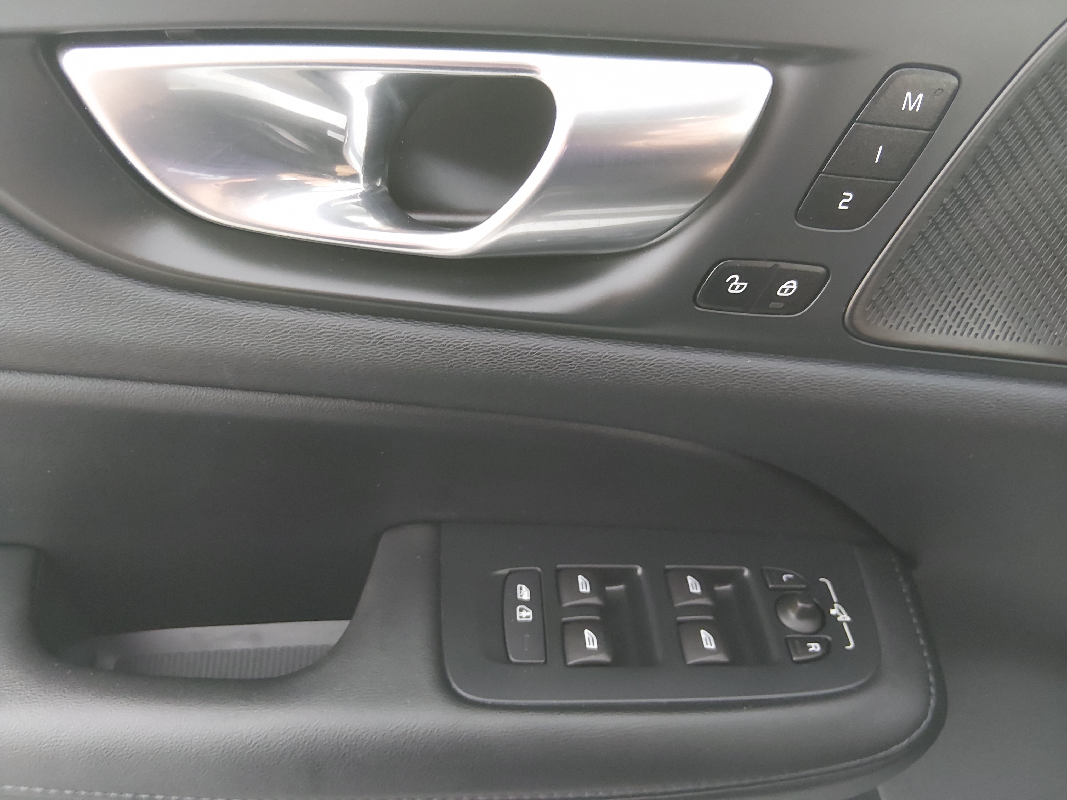 2025 Volvo V60 Cross Country Plus - Photo 19