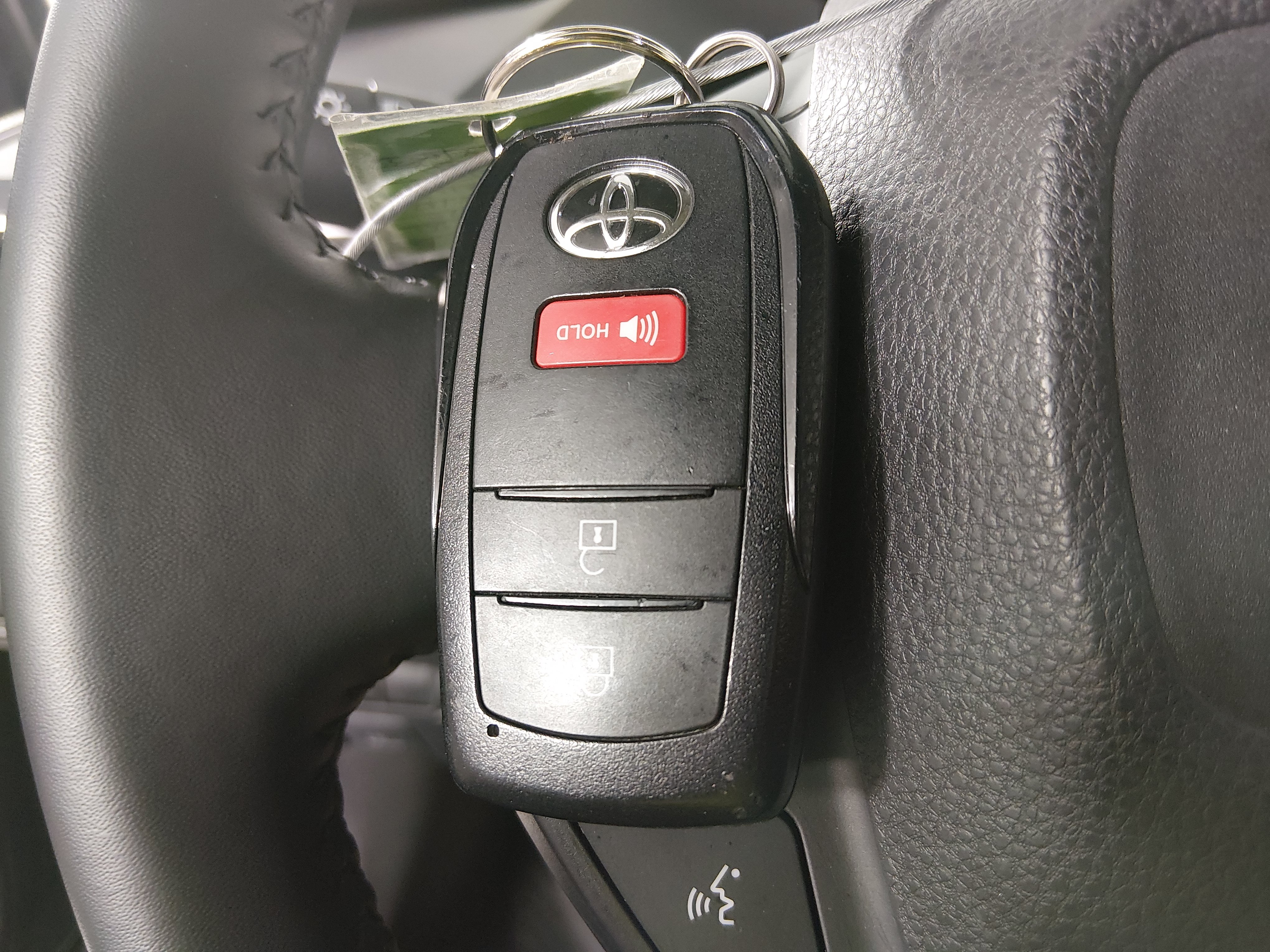 2025 Toyota Prius LE - Photo 15