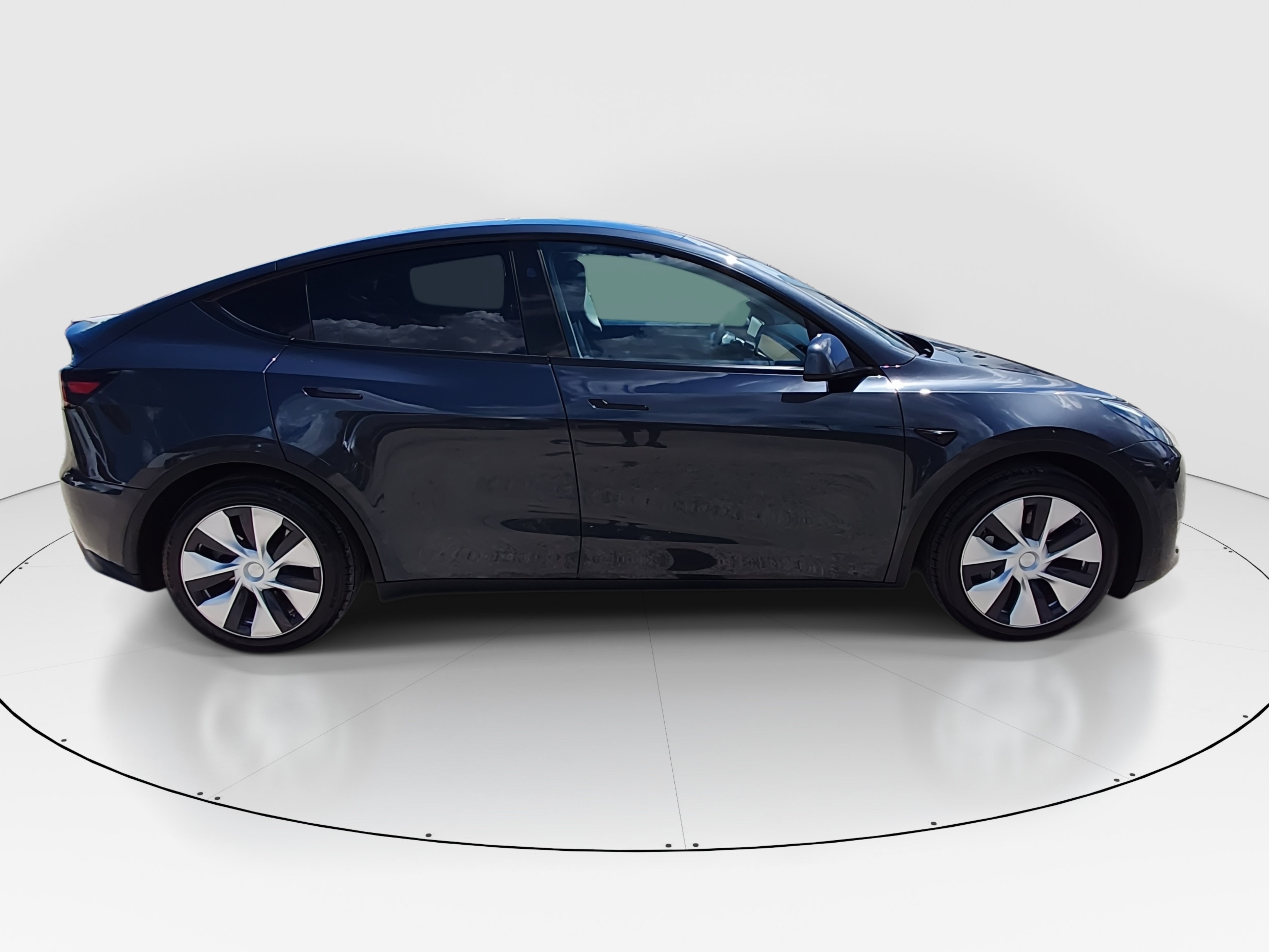 2024 Tesla Model Y Long Range - Photo 8