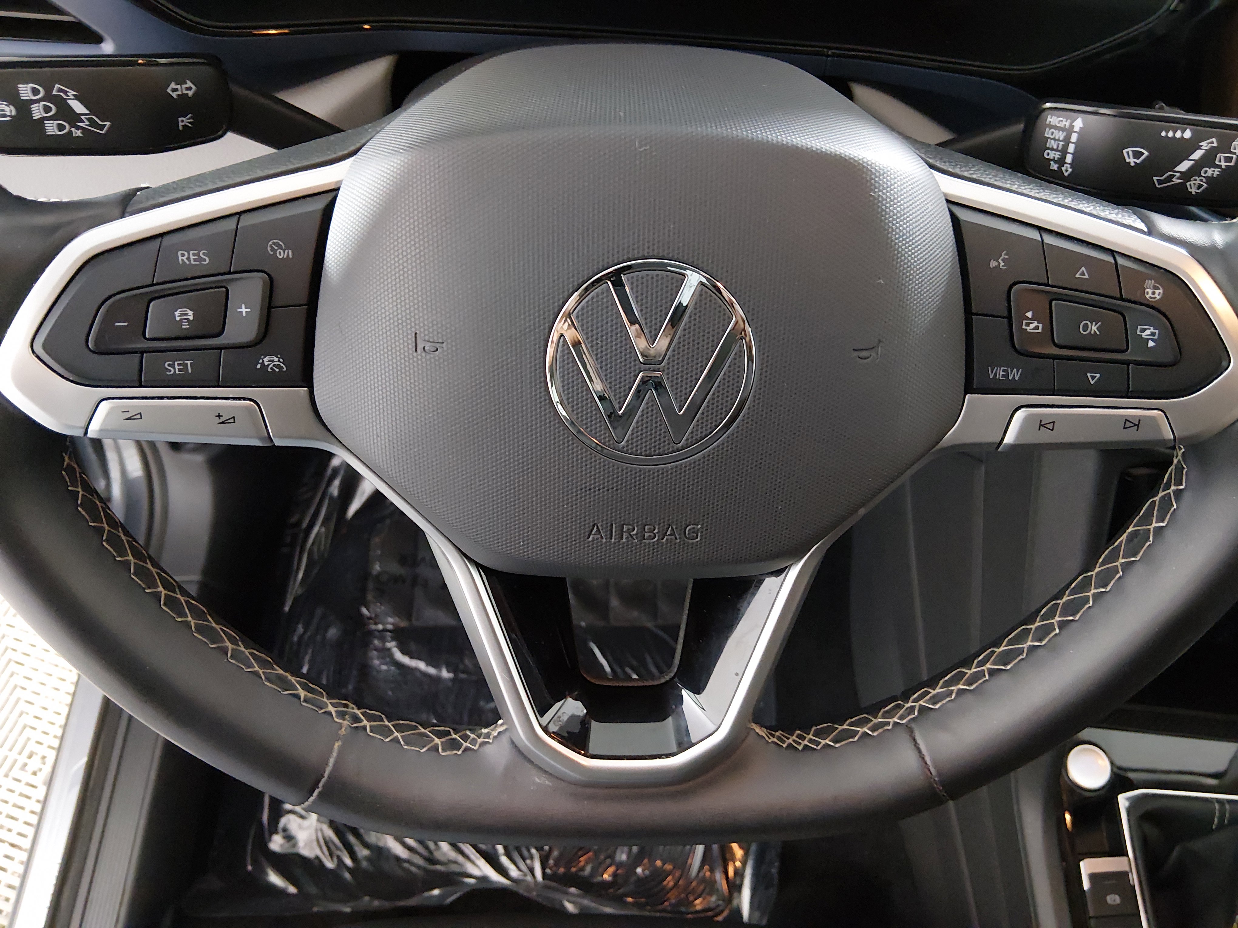 2024 Volkswagen Taos SE - Photo 12