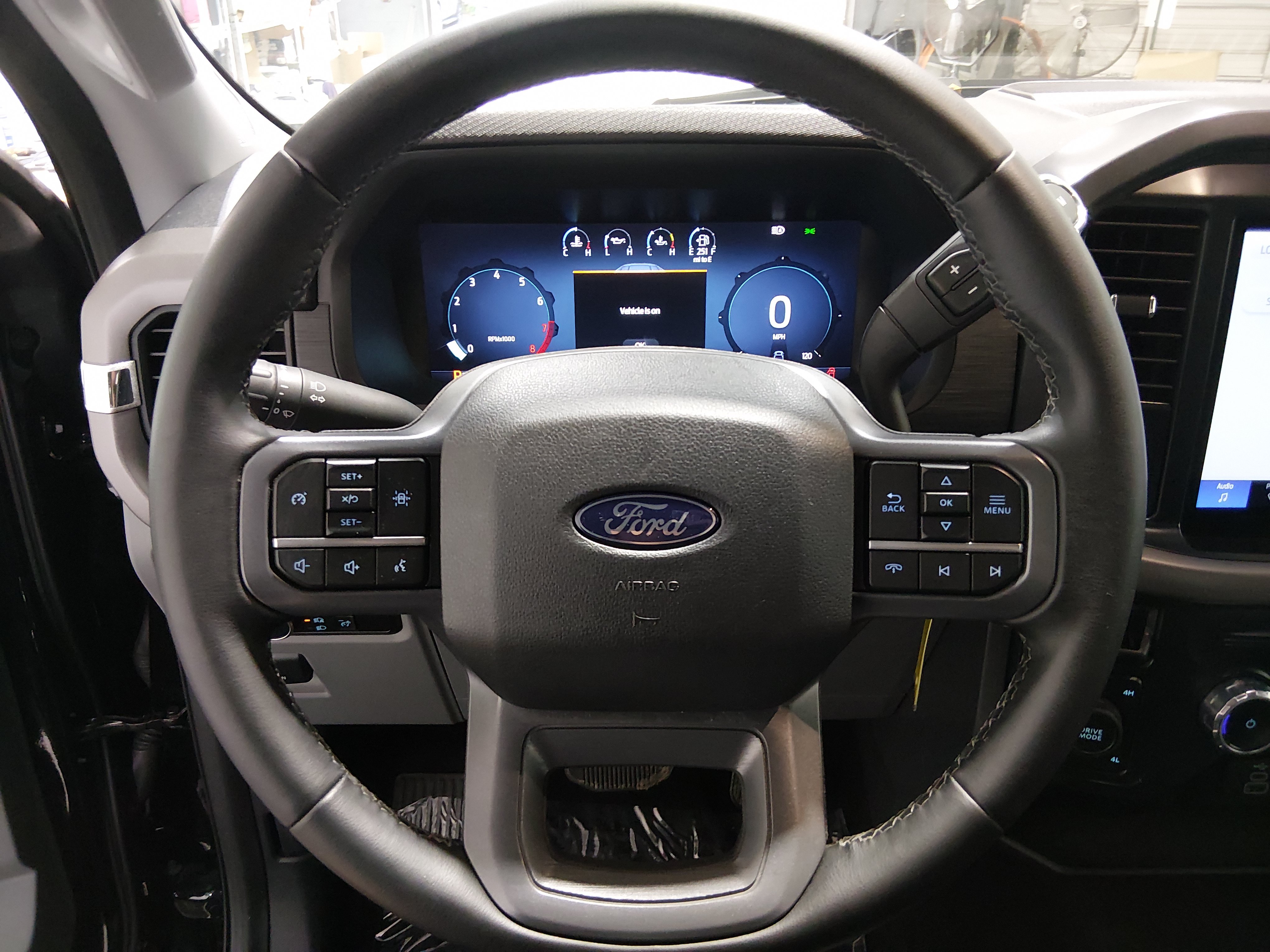 2025 Ford F-150 XLT - Photo 12