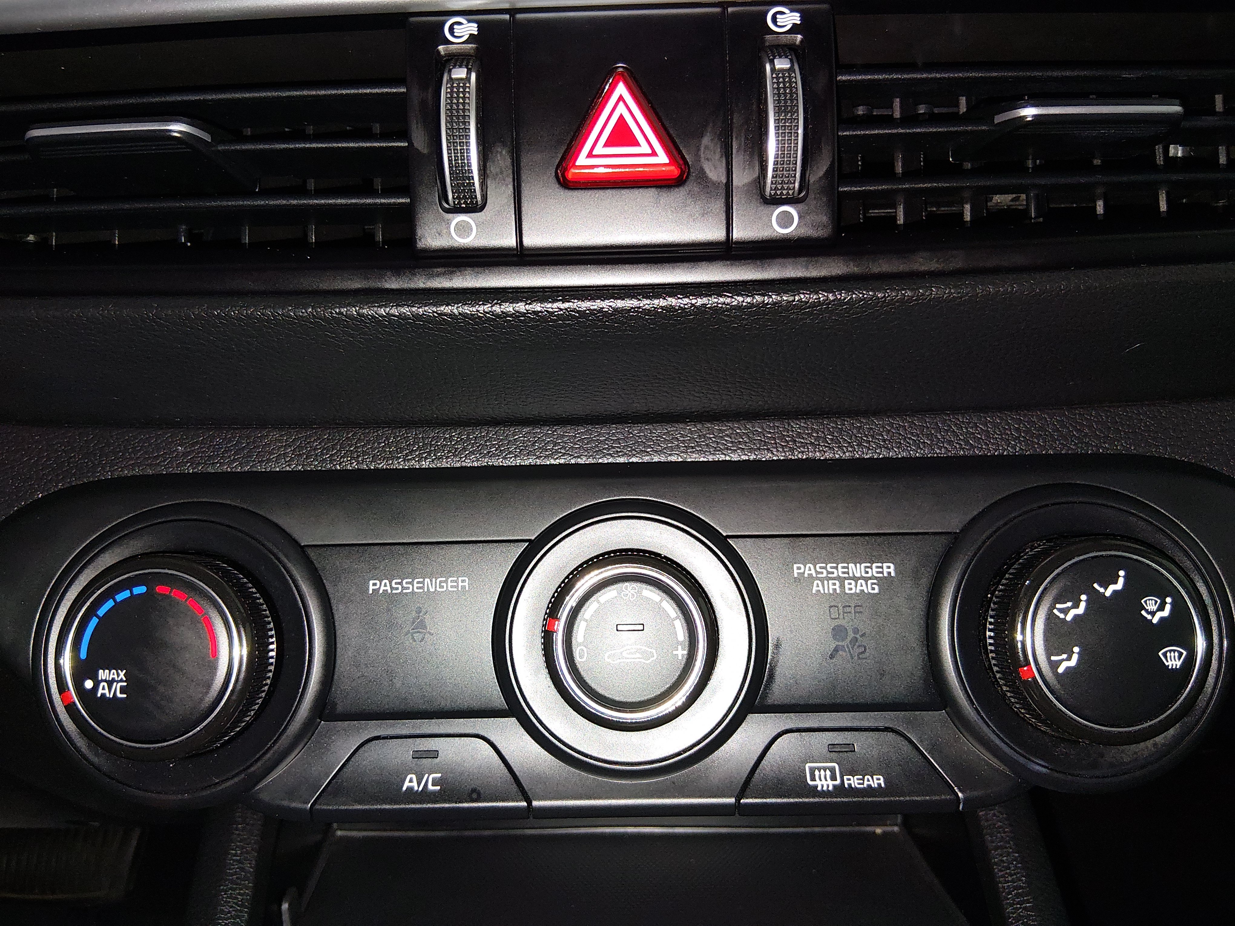 2024 Kia Forte LXS - Photo 17