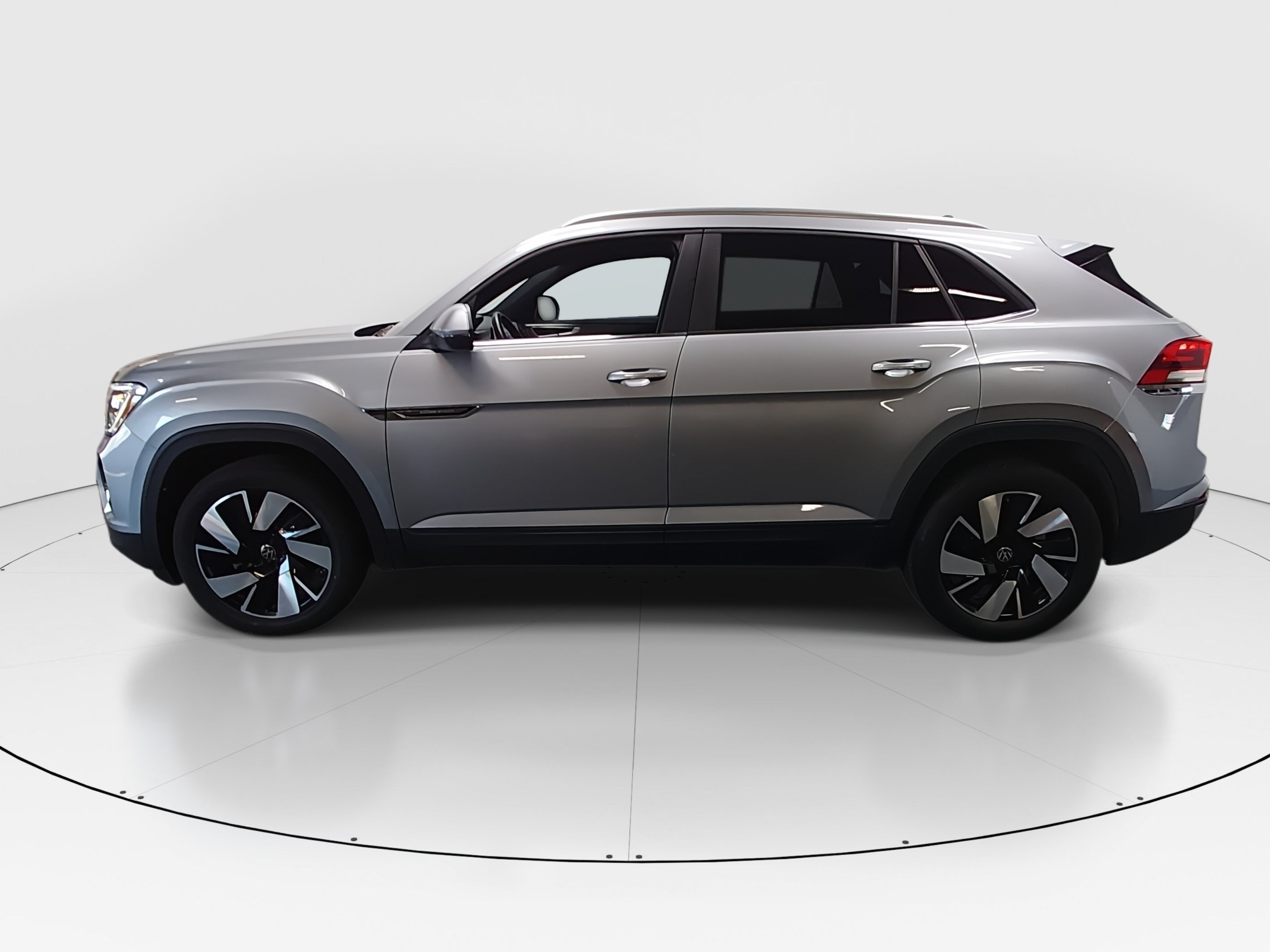 2025 Volkswagen Atlas Cross Sport SE w/Tech - Photo 4