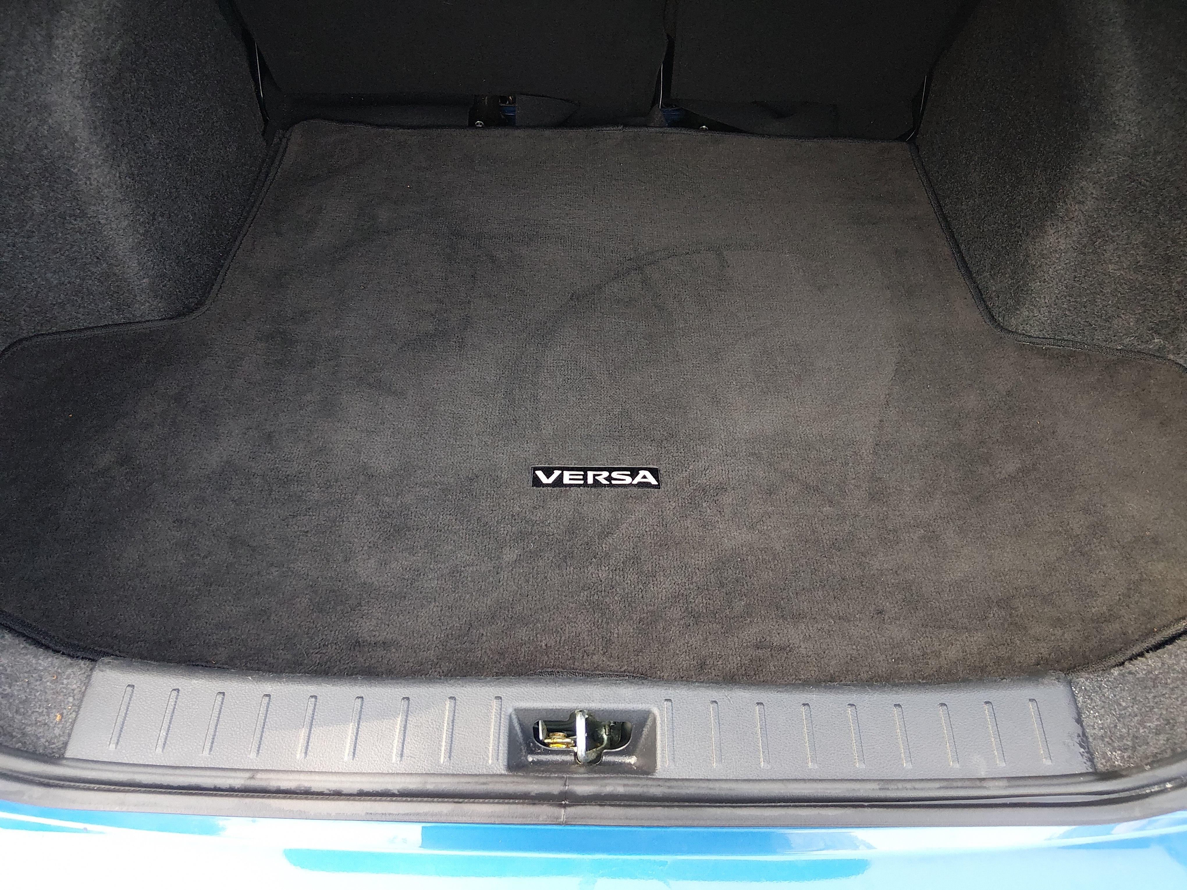 2024 Nissan Versa Sedan SV - Photo 11