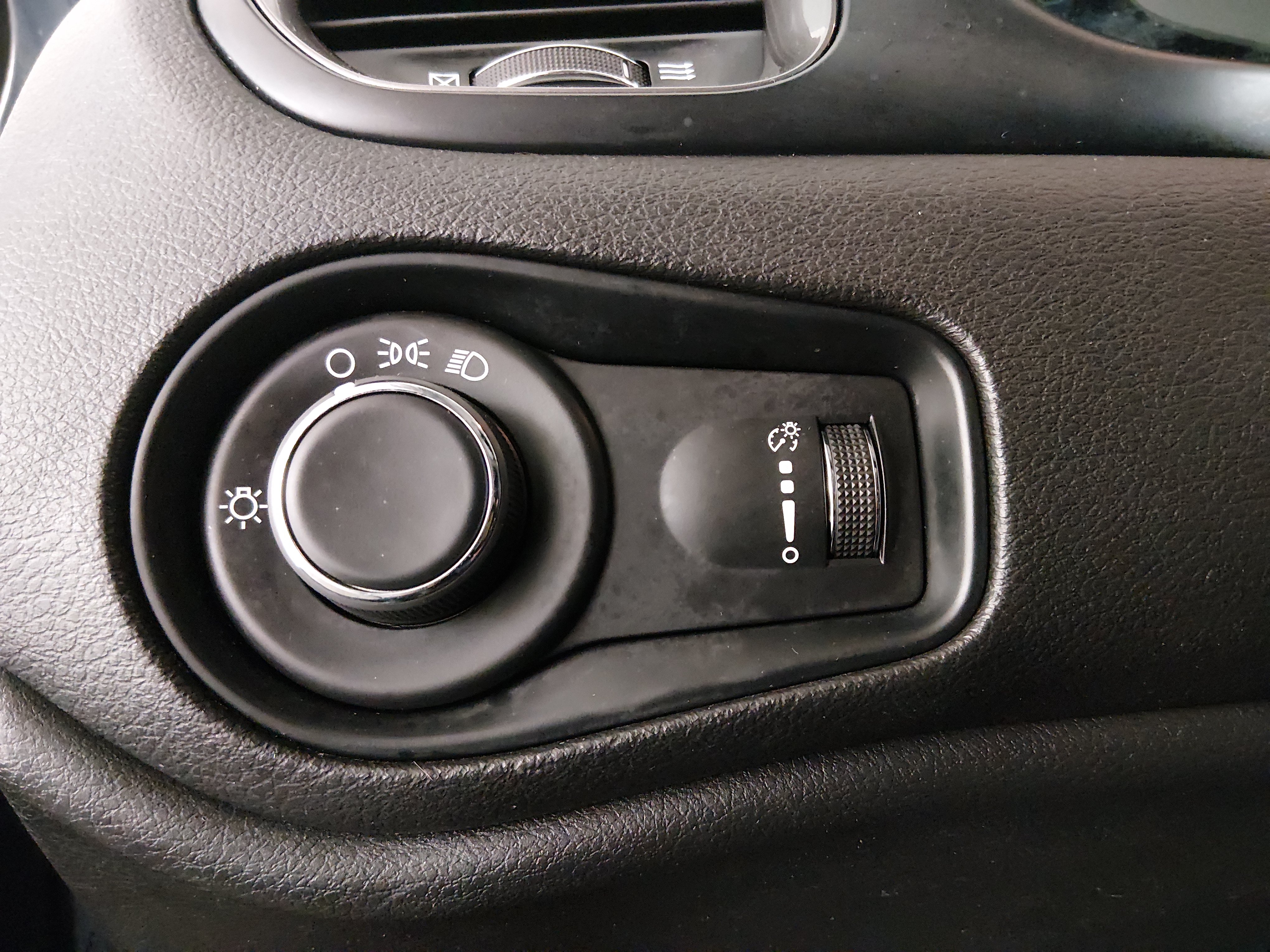 2023 Jeep Renegade Latitude - Photo 13