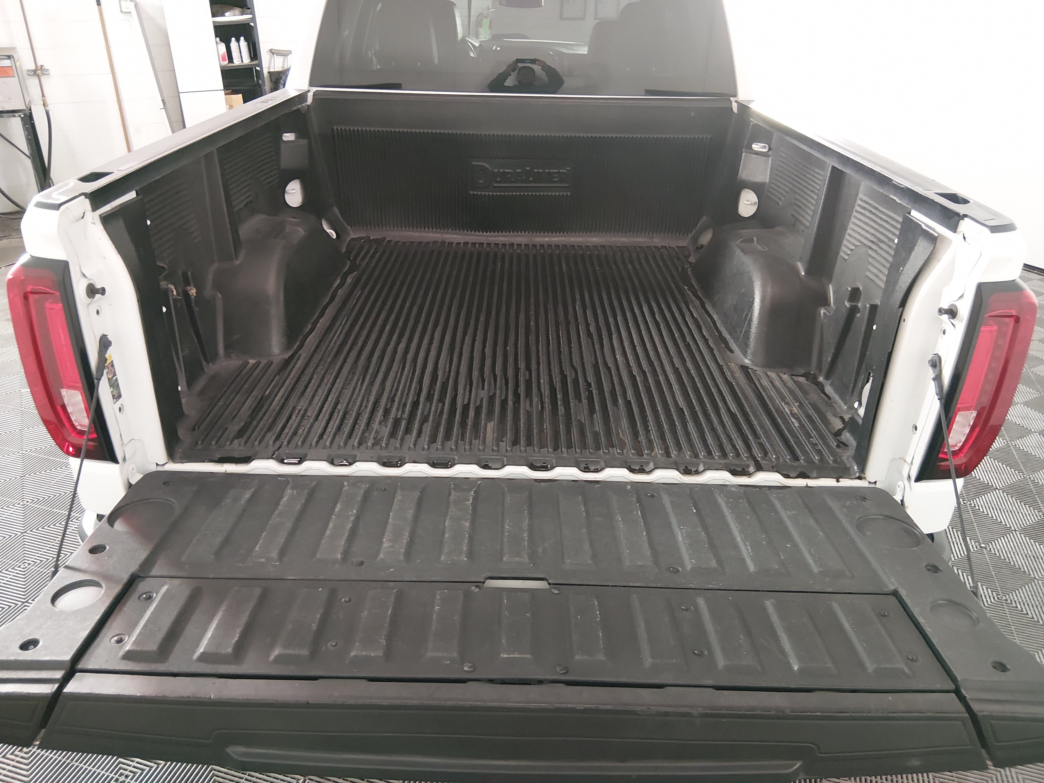 2024 GMC Sierra 1500 SLT - Photo 11