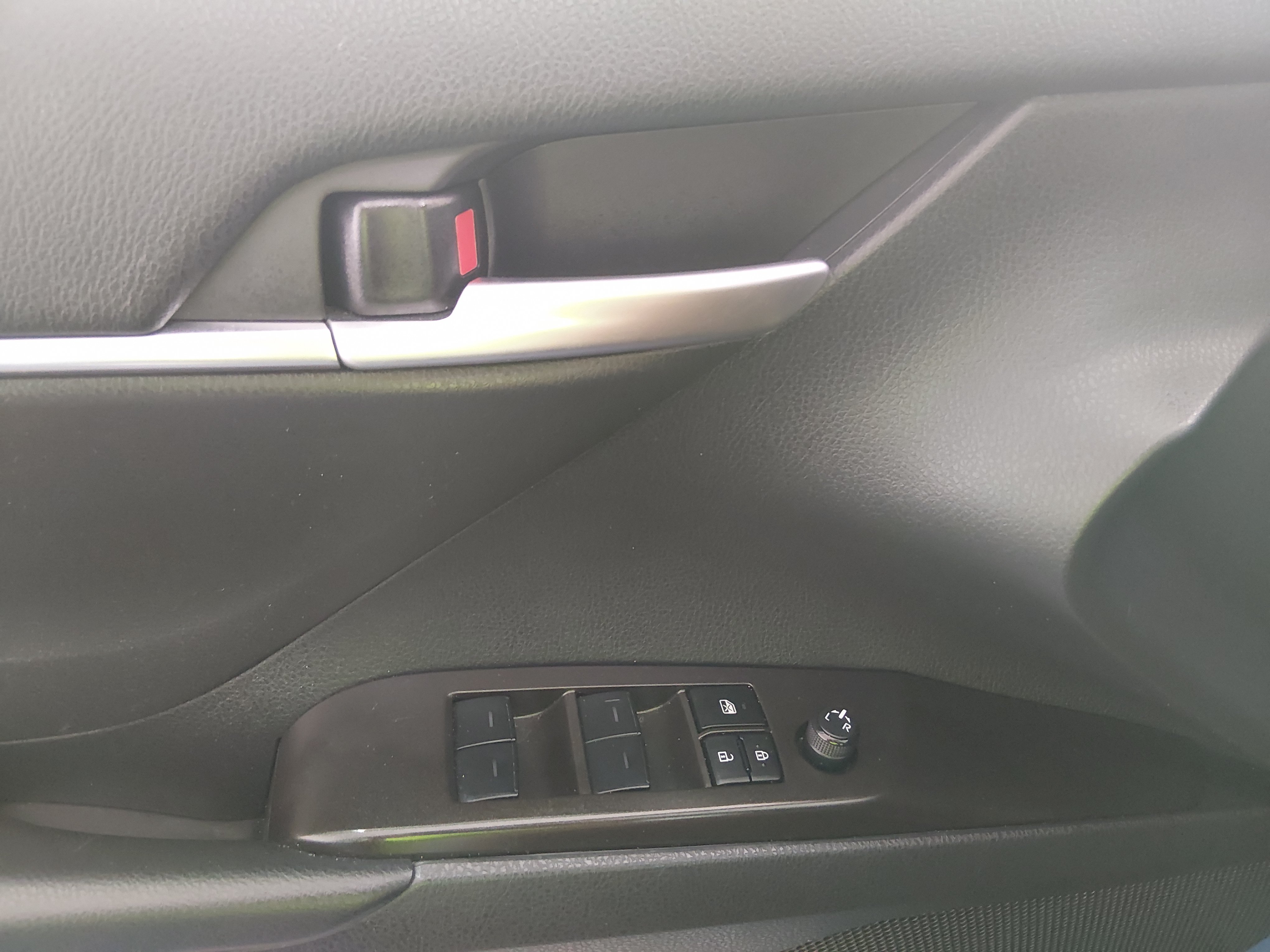 2024 Toyota Camry SE - Photo 16