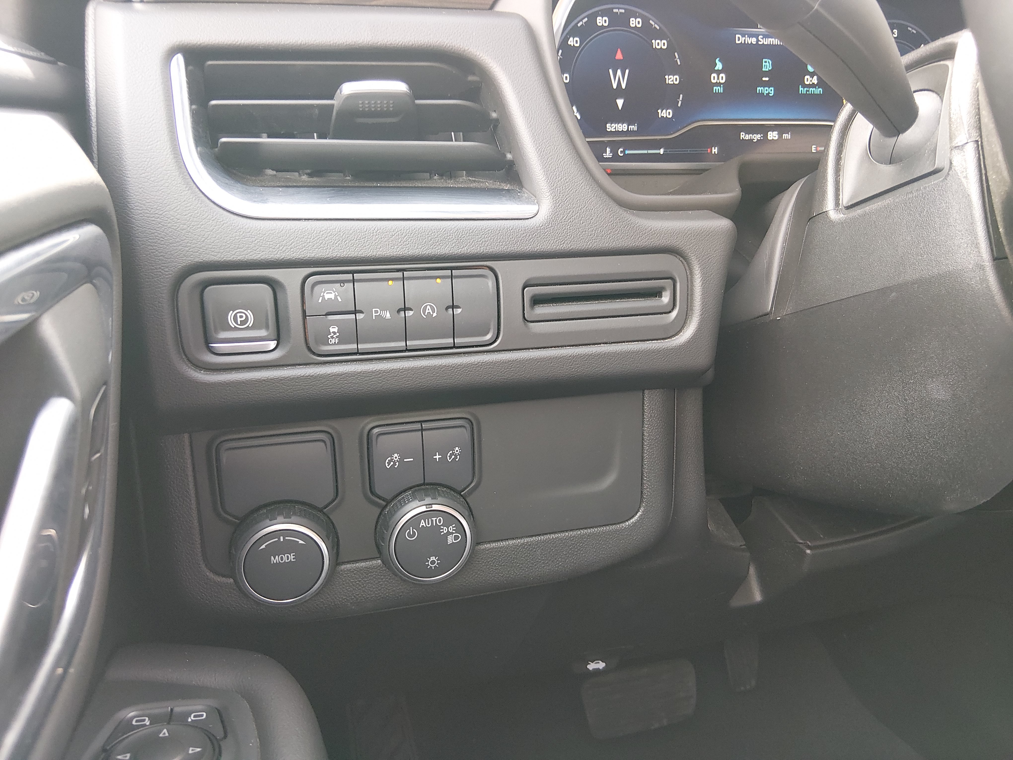 2024 Chevrolet Suburban LT - Photo 13