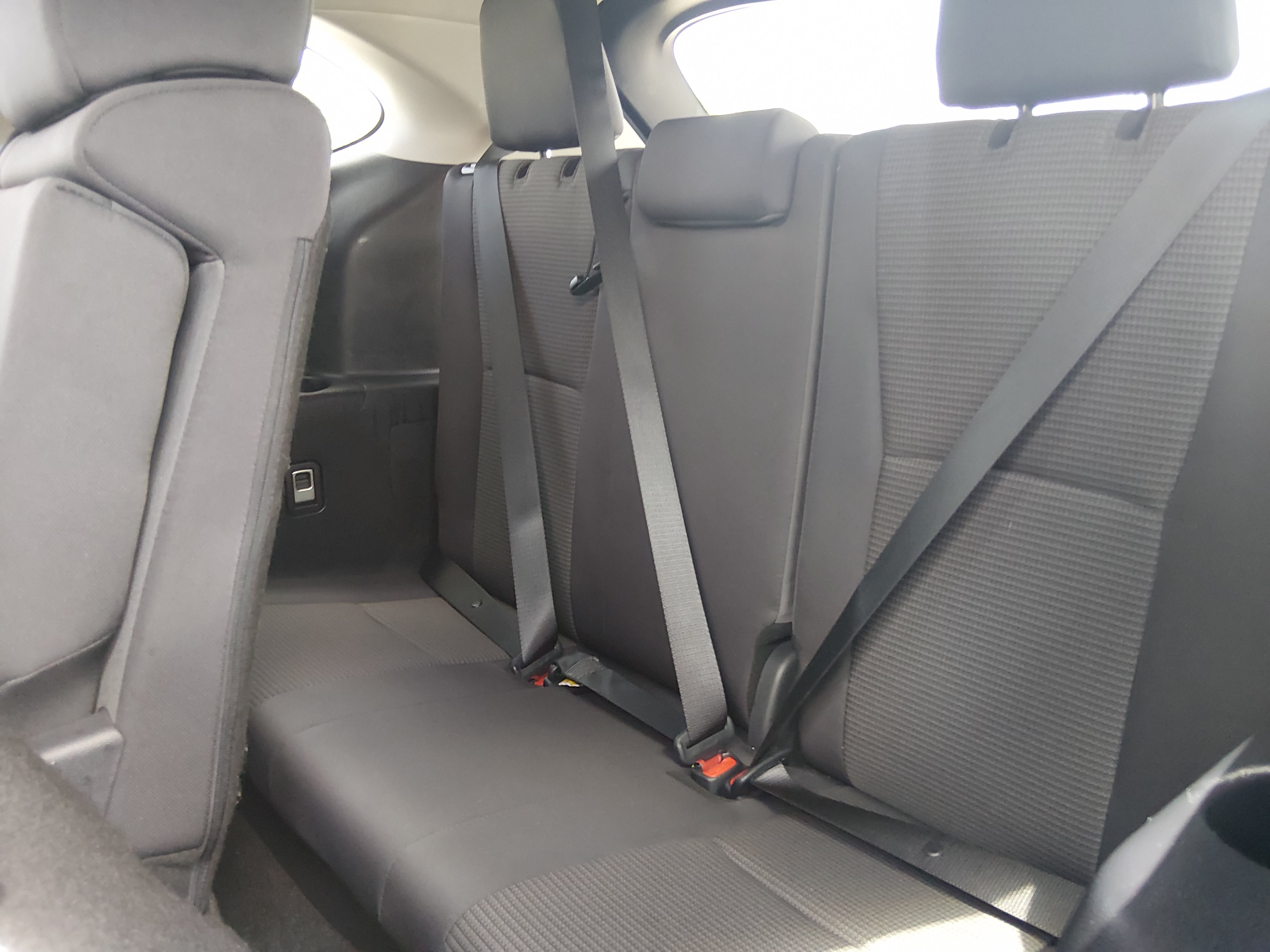 2025 Toyota Highlander LE - Photo 17
