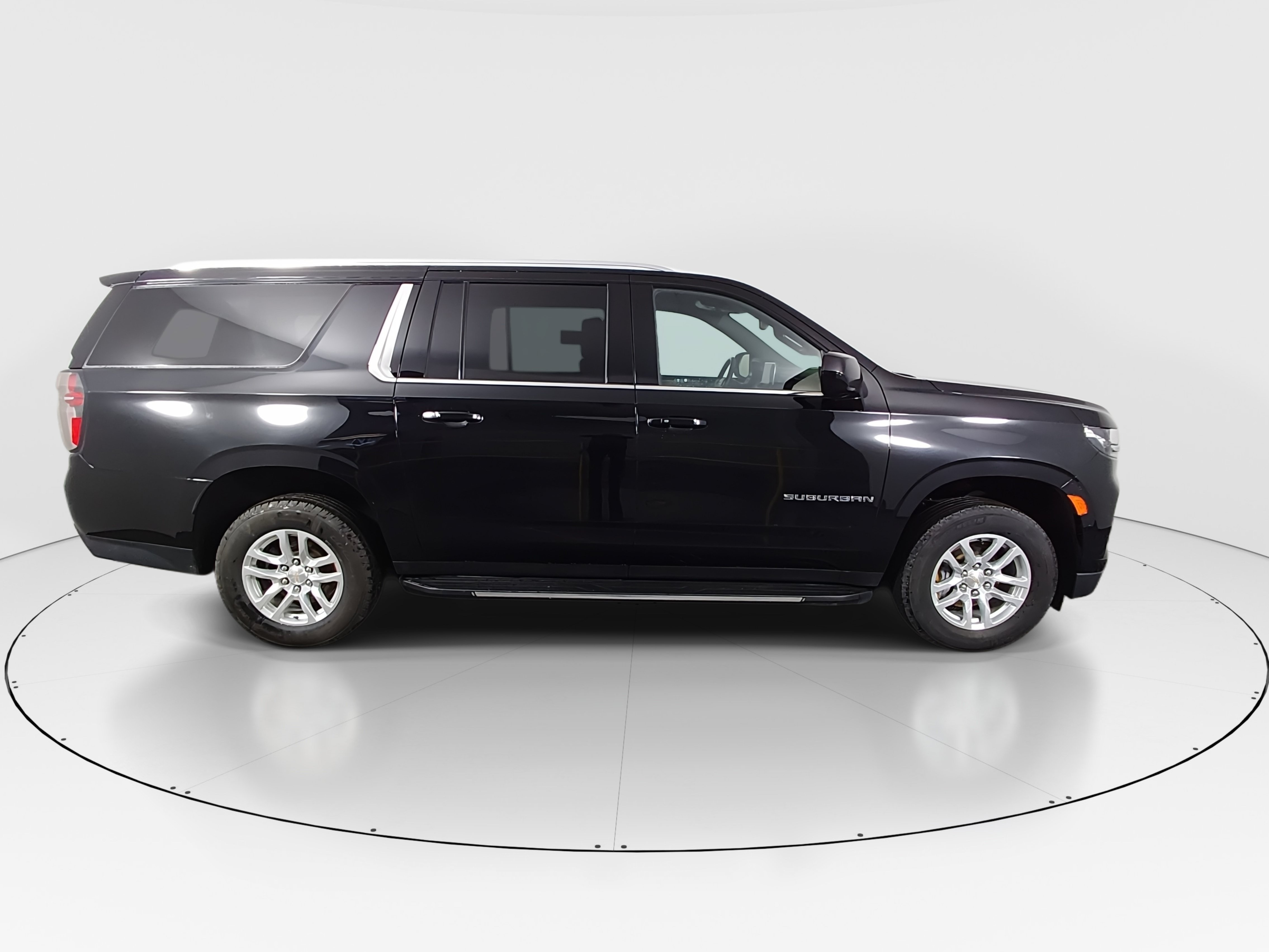 2024 Chevrolet Suburban LT - Photo 8