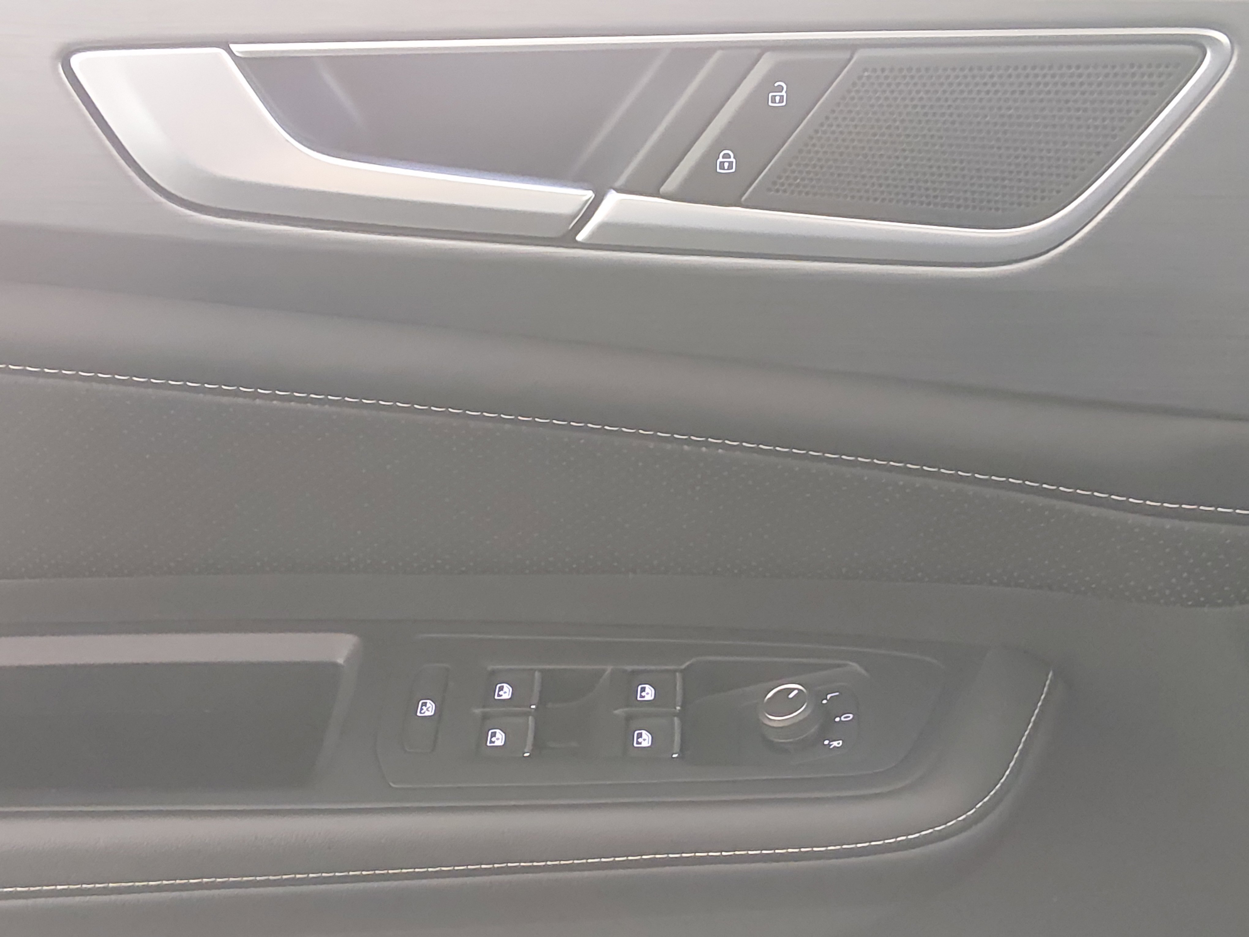 2024 Volkswagen Atlas Cross Sport SE w/Tech - Photo 18